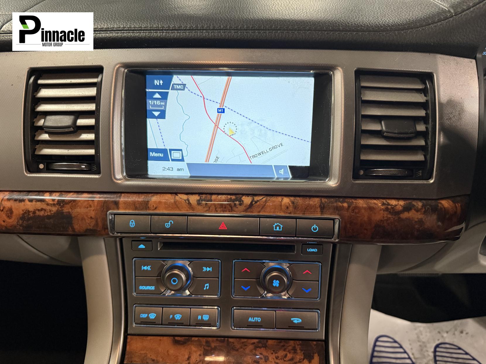 Jaguar XF 3.0d V6 Luxury Saloon 4dr Diesel Auto Euro 5 (240 ps)