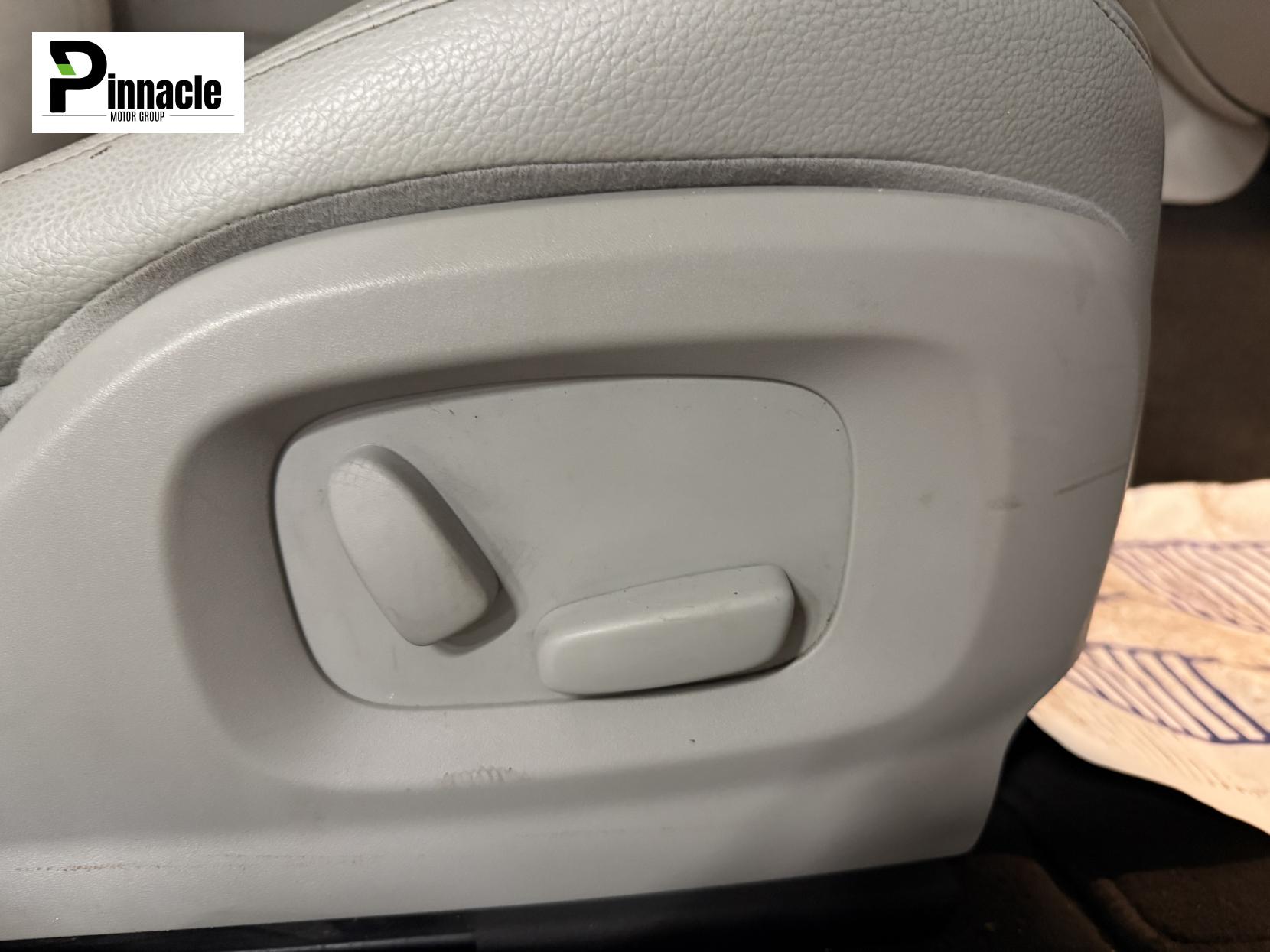 Jaguar XF 3.0d V6 Luxury Saloon 4dr Diesel Auto Euro 5 (240 ps)