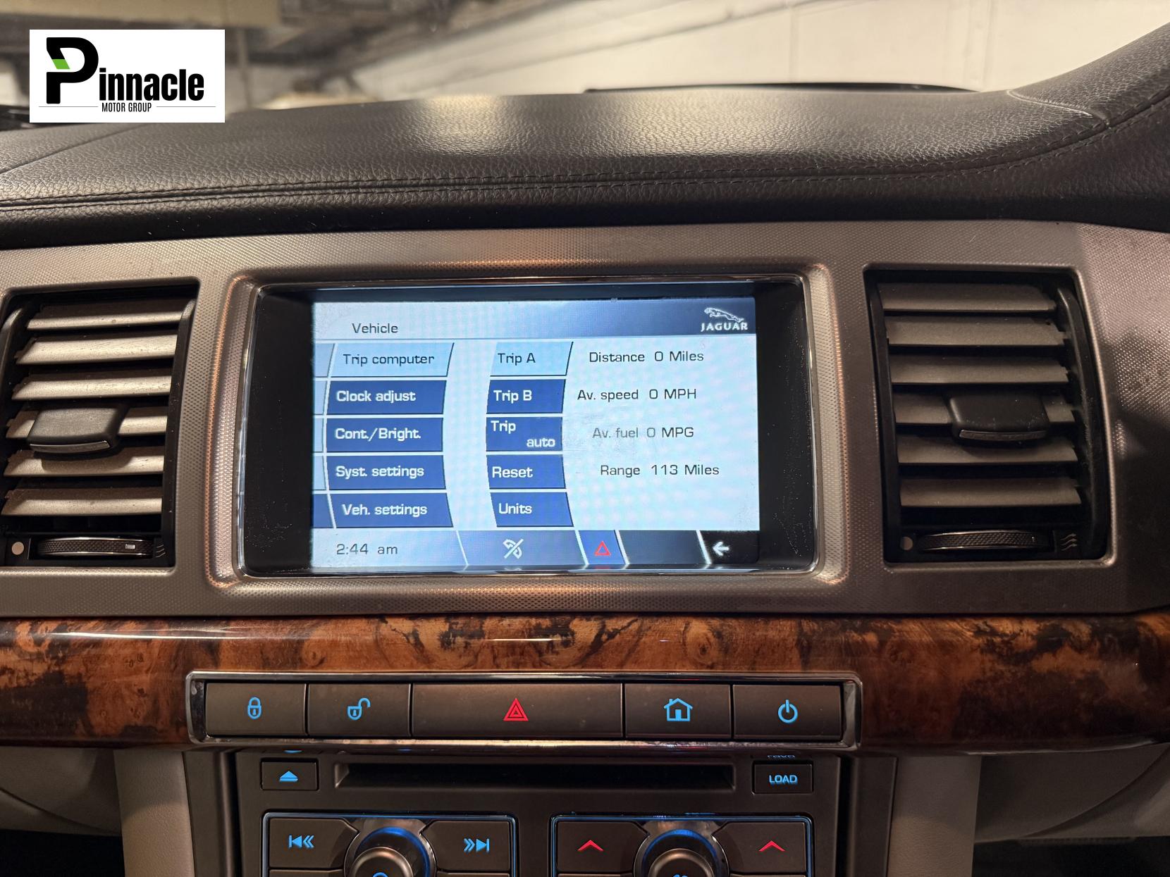 Jaguar XF 3.0d V6 Luxury Saloon 4dr Diesel Auto Euro 5 (240 ps)