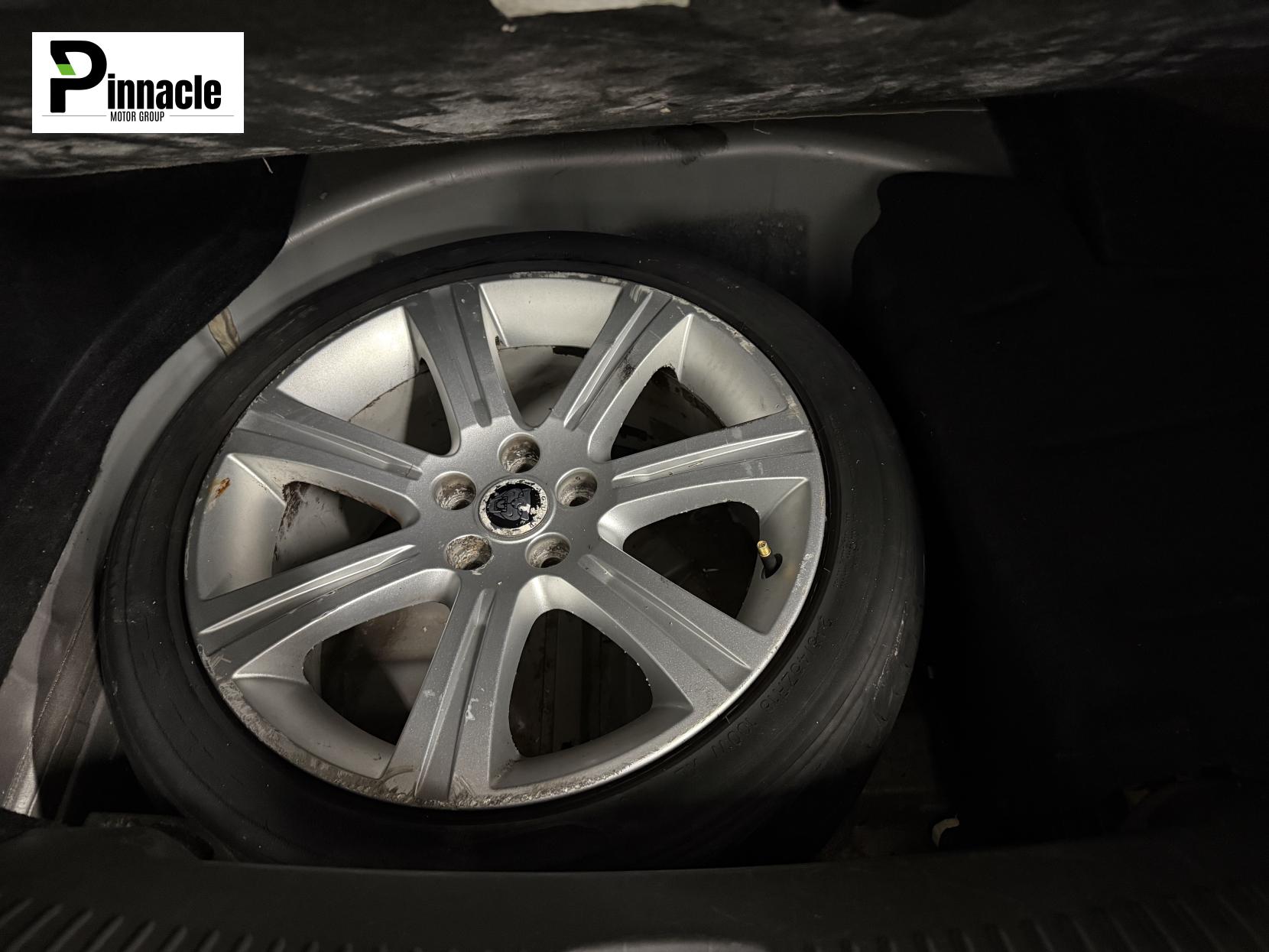 Jaguar XF 3.0d V6 Luxury Saloon 4dr Diesel Auto Euro 5 (240 ps)