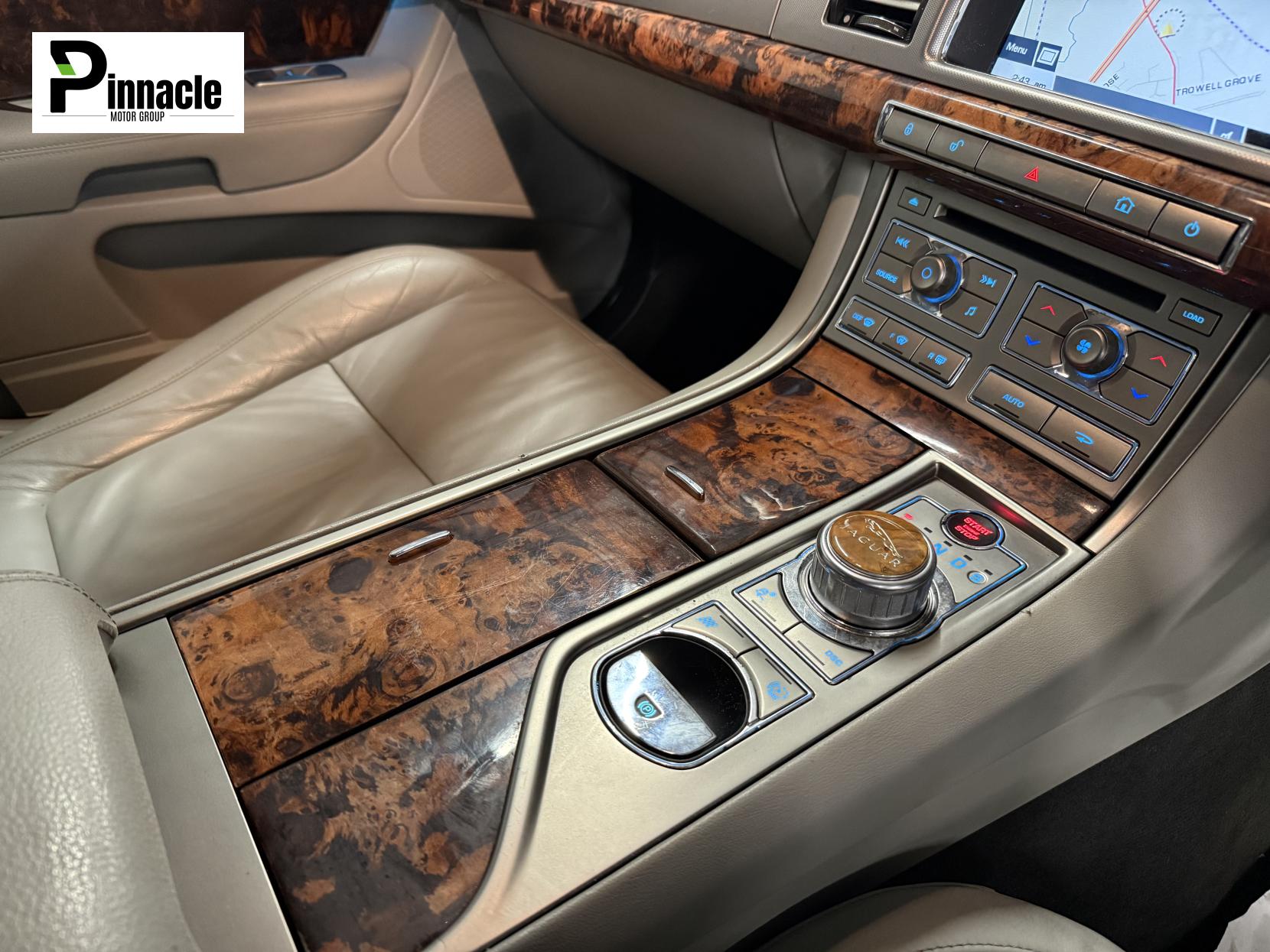 Jaguar XF 3.0d V6 Luxury Saloon 4dr Diesel Auto Euro 5 (240 ps)