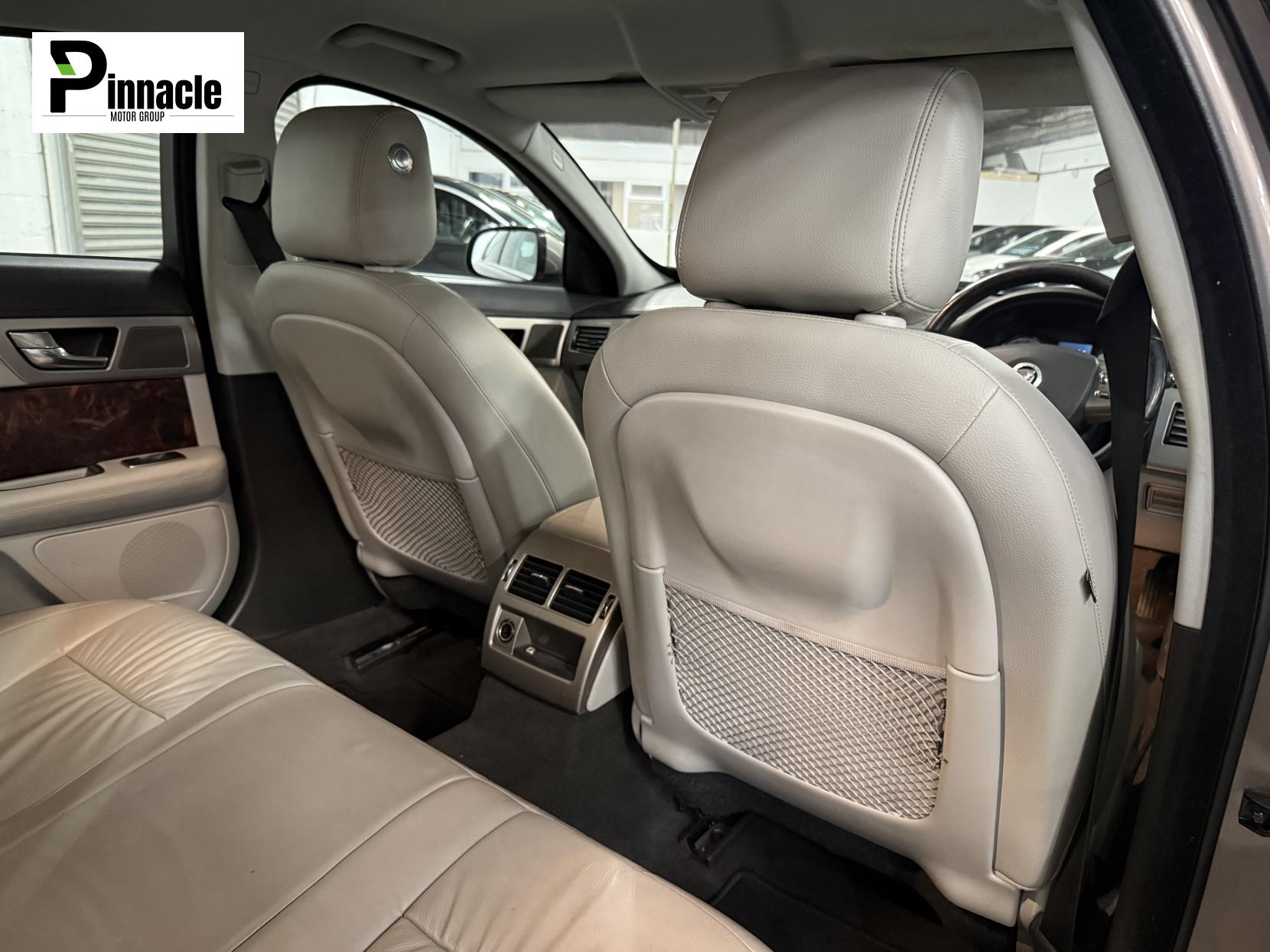 Jaguar XF 3.0d V6 Luxury Saloon 4dr Diesel Auto Euro 5 (240 ps)