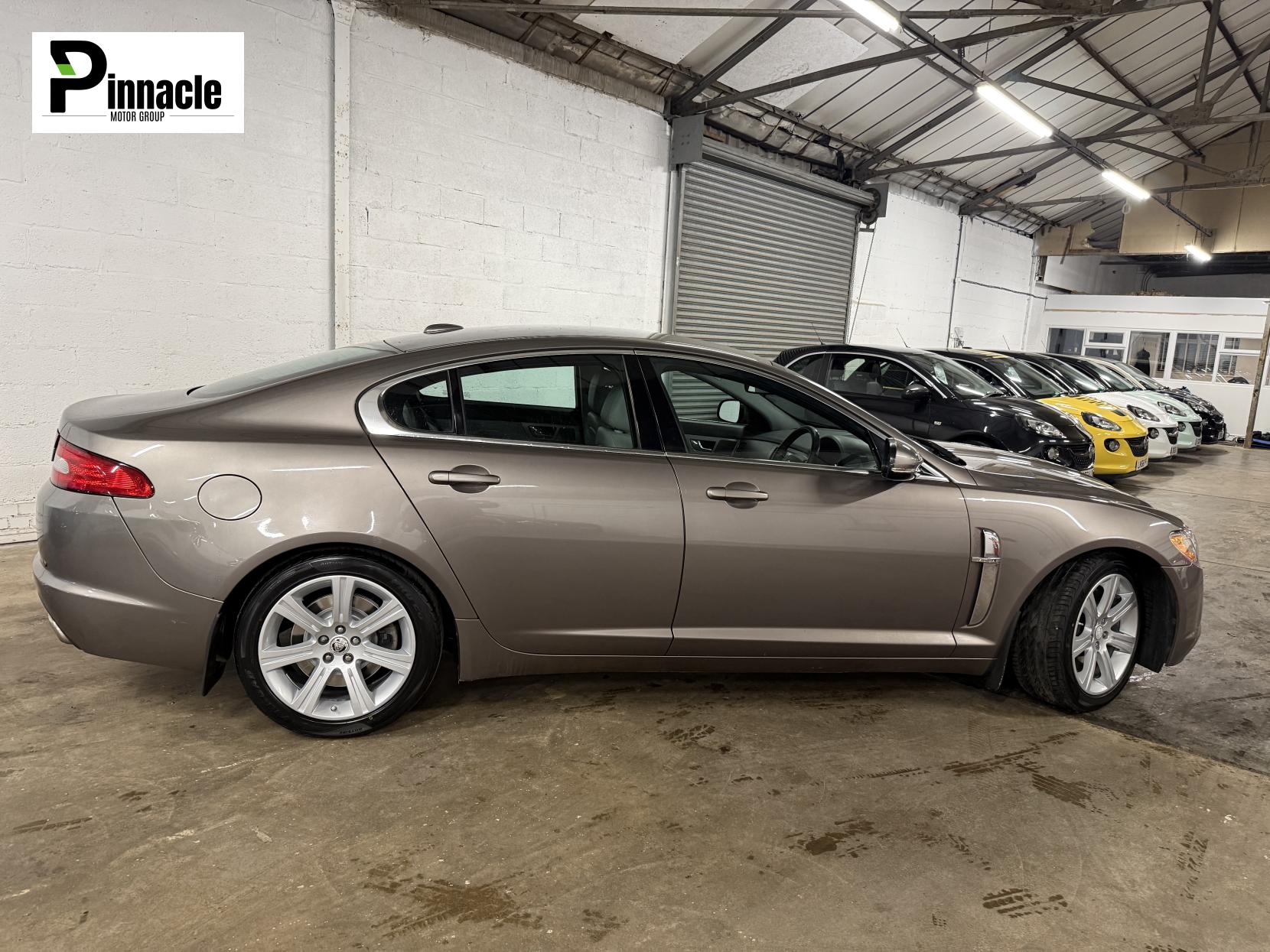 Jaguar XF 3.0d V6 Luxury Saloon 4dr Diesel Auto Euro 5 (240 ps)