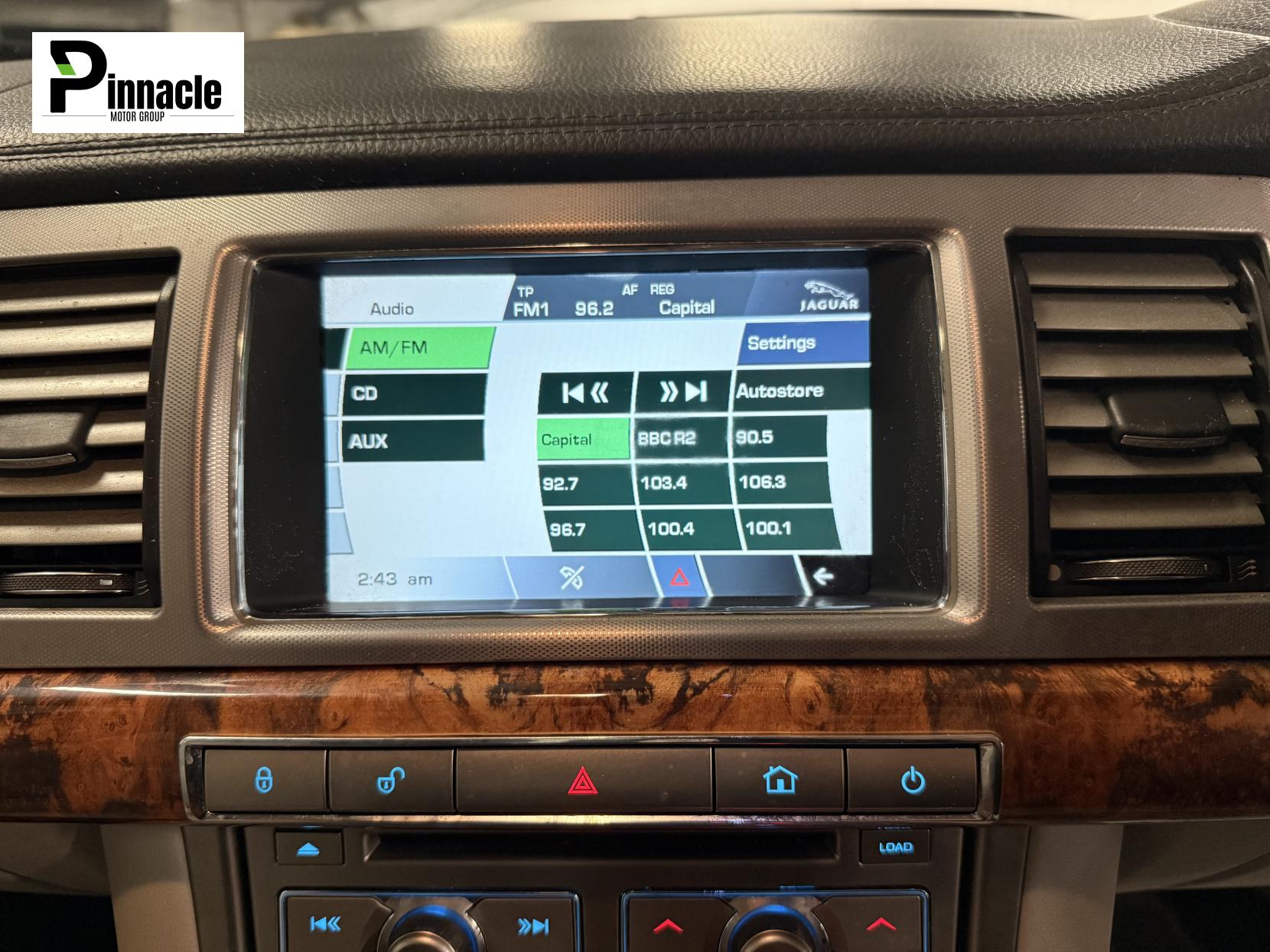 Jaguar XF 3.0d V6 Luxury Saloon 4dr Diesel Auto Euro 5 (240 ps)