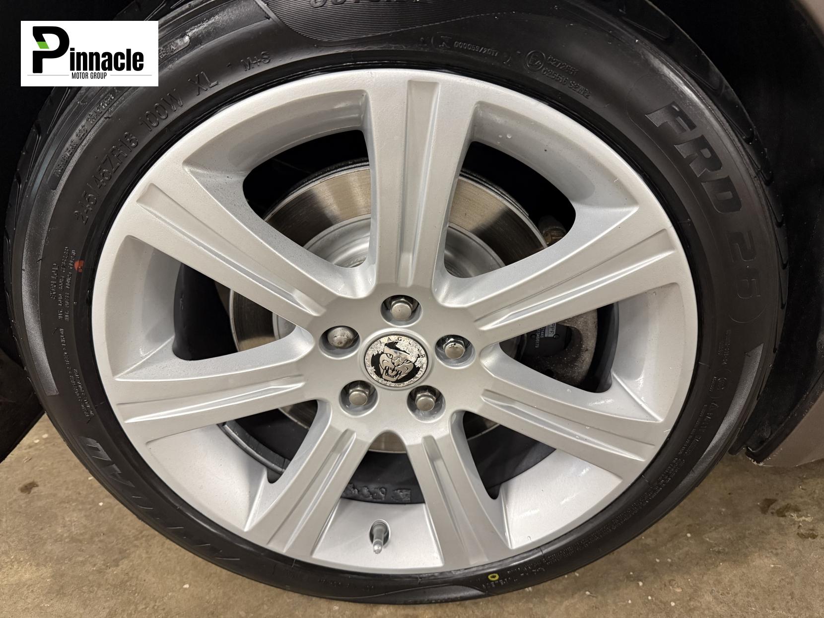 Jaguar XF 3.0d V6 Luxury Saloon 4dr Diesel Auto Euro 5 (240 ps)