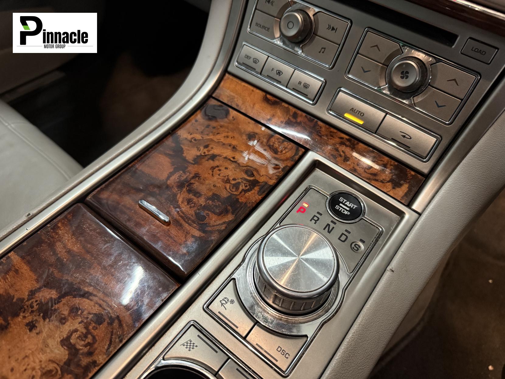 Jaguar XF 3.0d V6 Luxury Saloon 4dr Diesel Auto Euro 5 (240 ps)