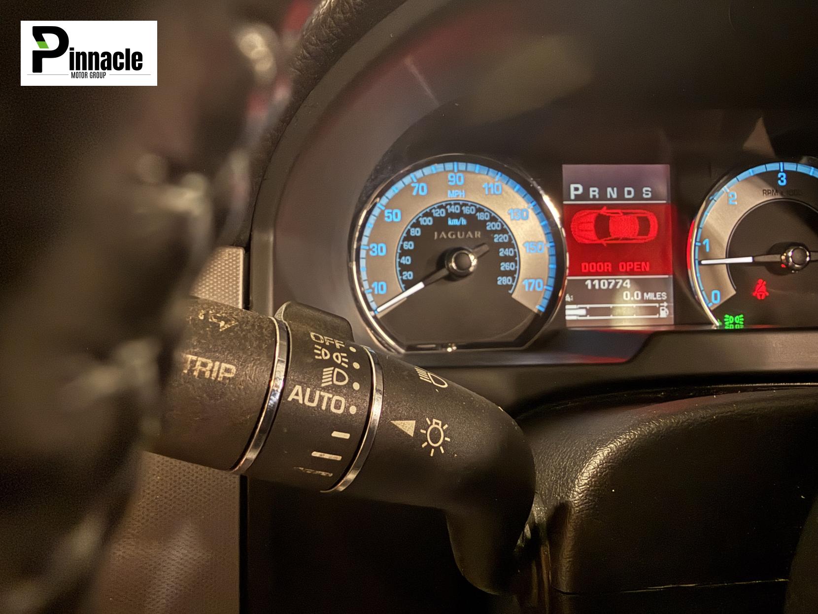 Jaguar XF 3.0d V6 Luxury Saloon 4dr Diesel Auto Euro 5 (240 ps)