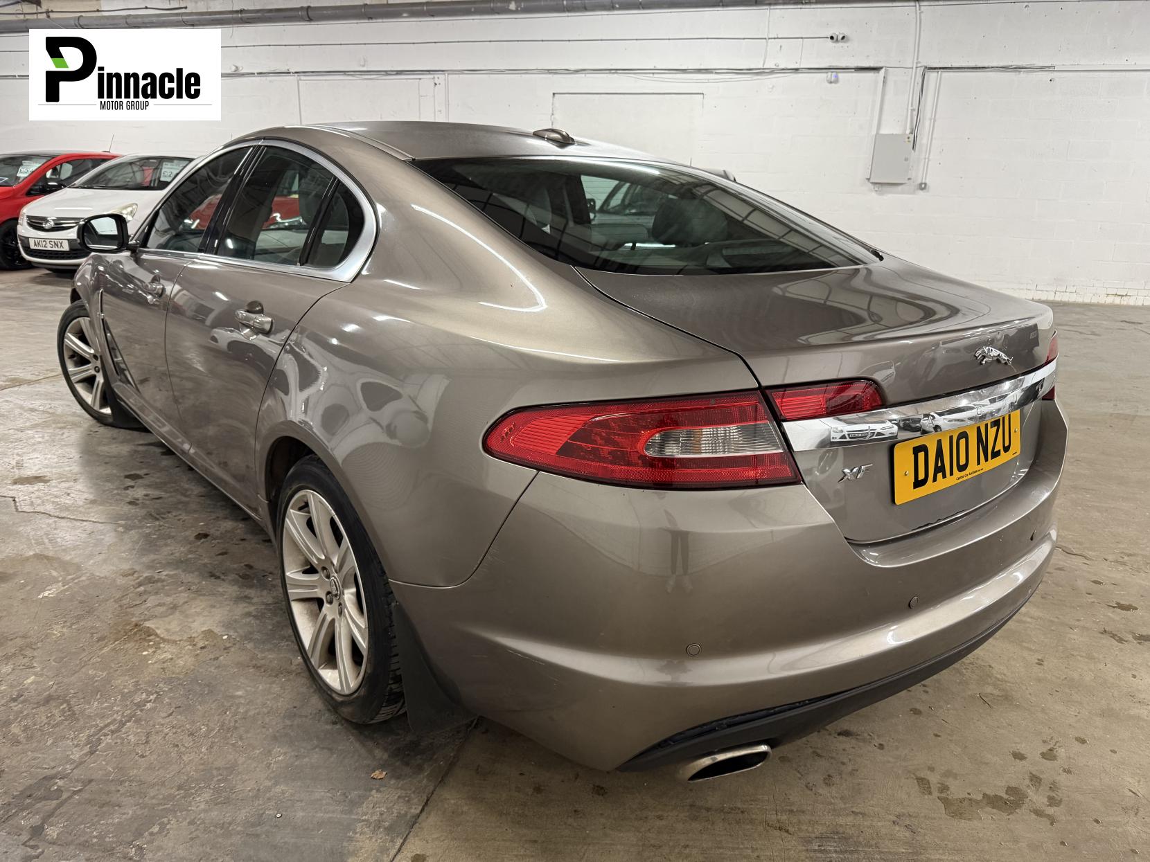 Jaguar XF 3.0d V6 Luxury Saloon 4dr Diesel Auto Euro 5 (240 ps)