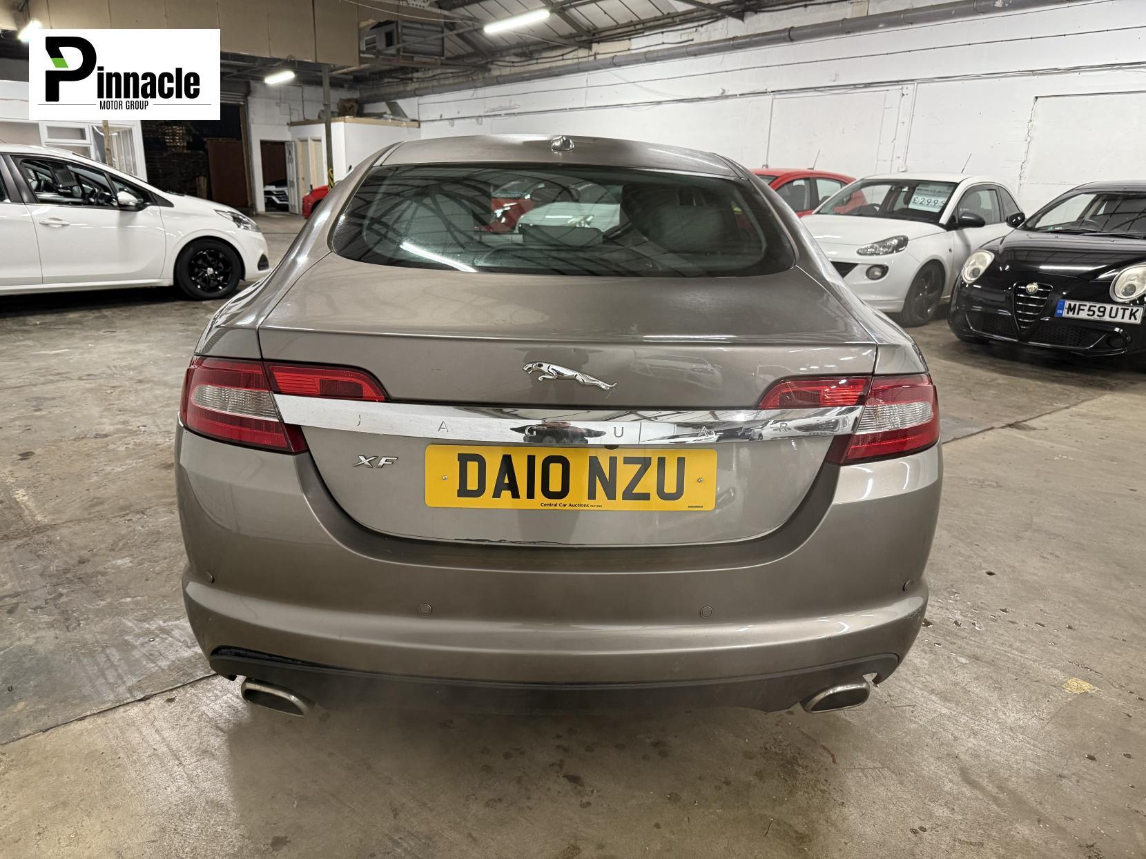 Jaguar XF 3.0d V6 Luxury Saloon 4dr Diesel Auto Euro 5 (240 ps)