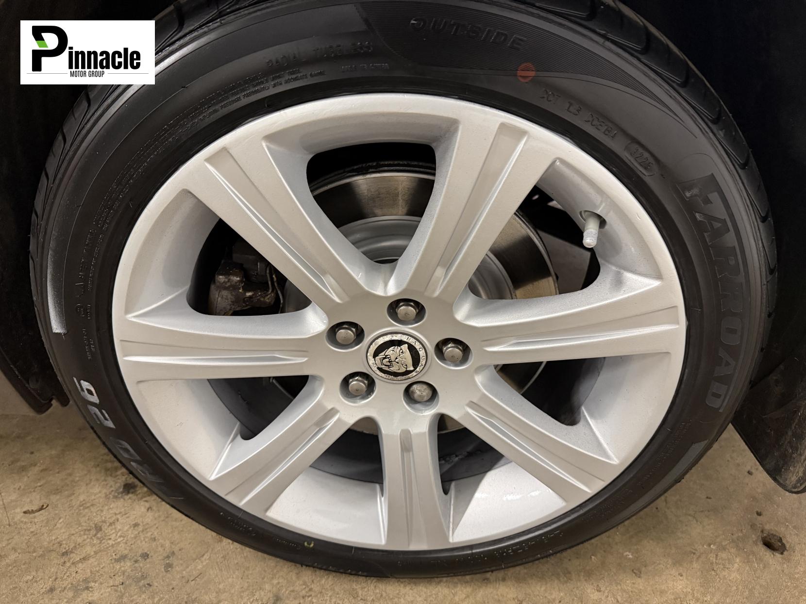 Jaguar XF 3.0d V6 Luxury Saloon 4dr Diesel Auto Euro 5 (240 ps)