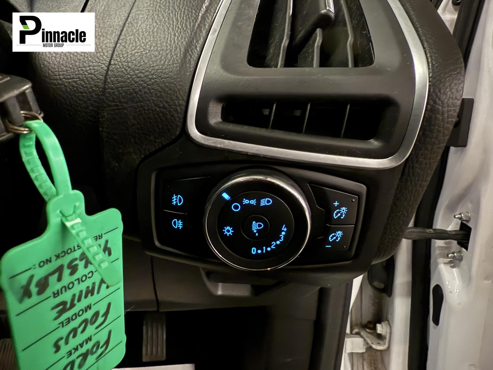 Ford Focus 1.6 TDCi Zetec Hatchback 5dr Diesel Manual Euro 5 (s/s) (115 ps)