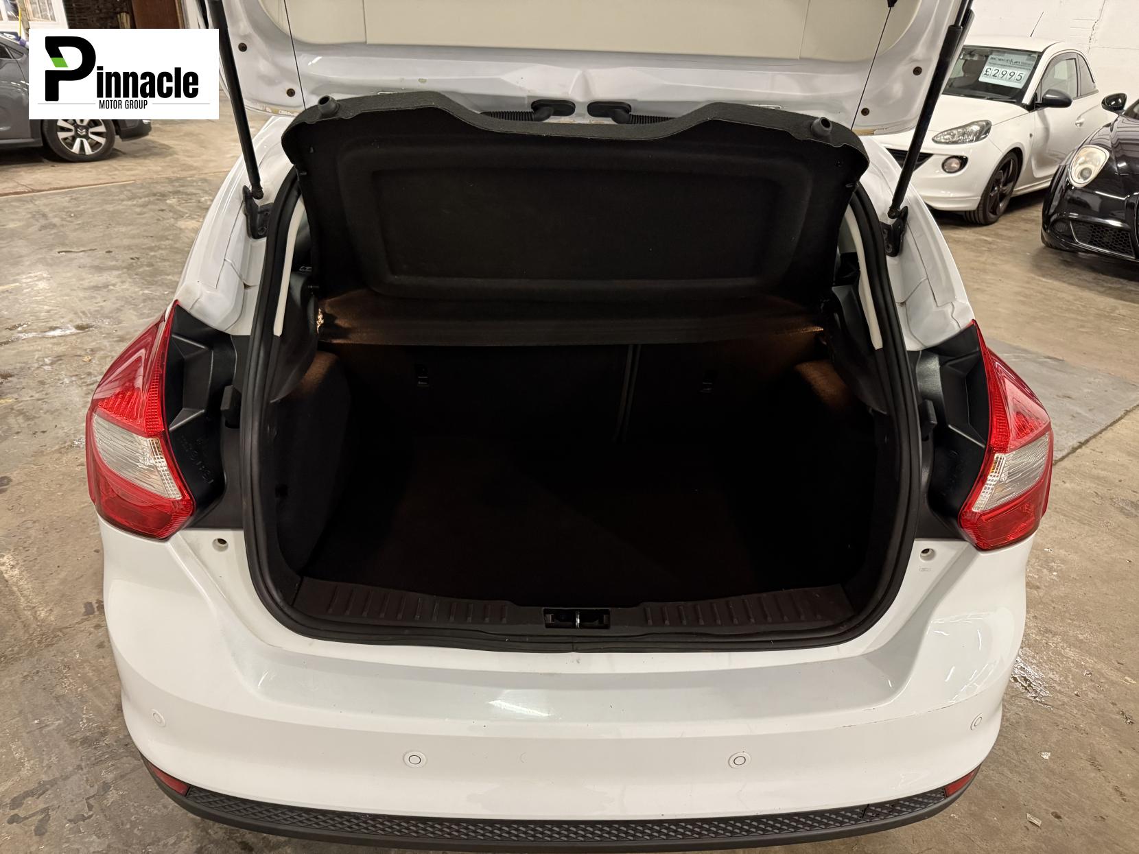 Ford Focus 1.6 TDCi Zetec Hatchback 5dr Diesel Manual Euro 5 (s/s) (115 ps)