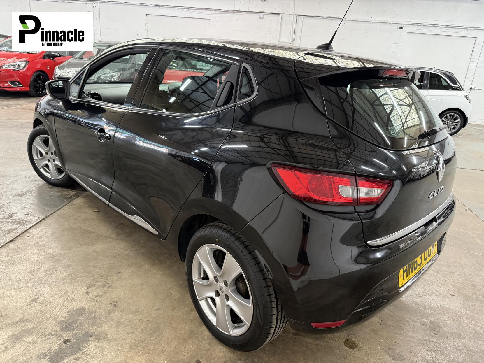 Renault Clio 1.2 16V Dynamique MediaNav Hatchback 5dr Petrol Manual Euro 5 (75 ps)