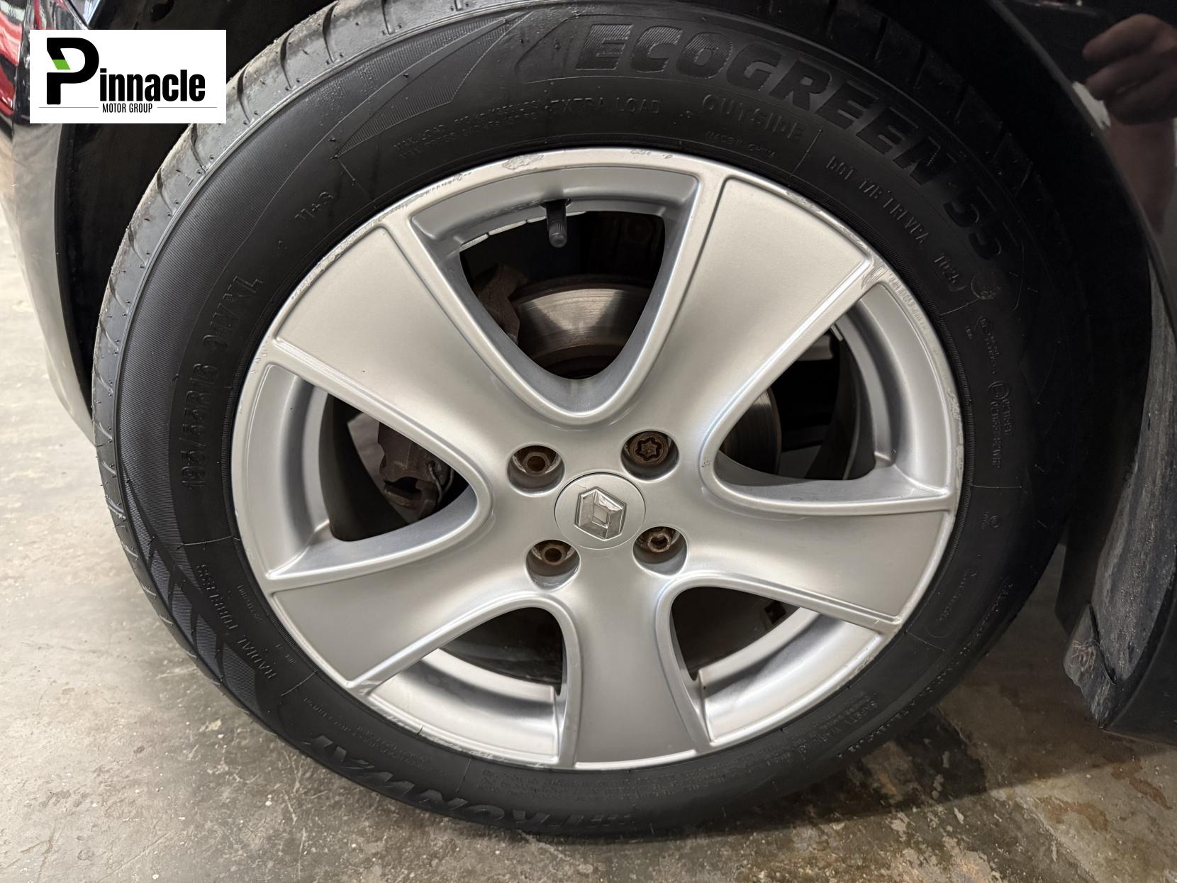 Renault Clio 1.2 16V Dynamique MediaNav Hatchback 5dr Petrol Manual Euro 5 (75 ps)