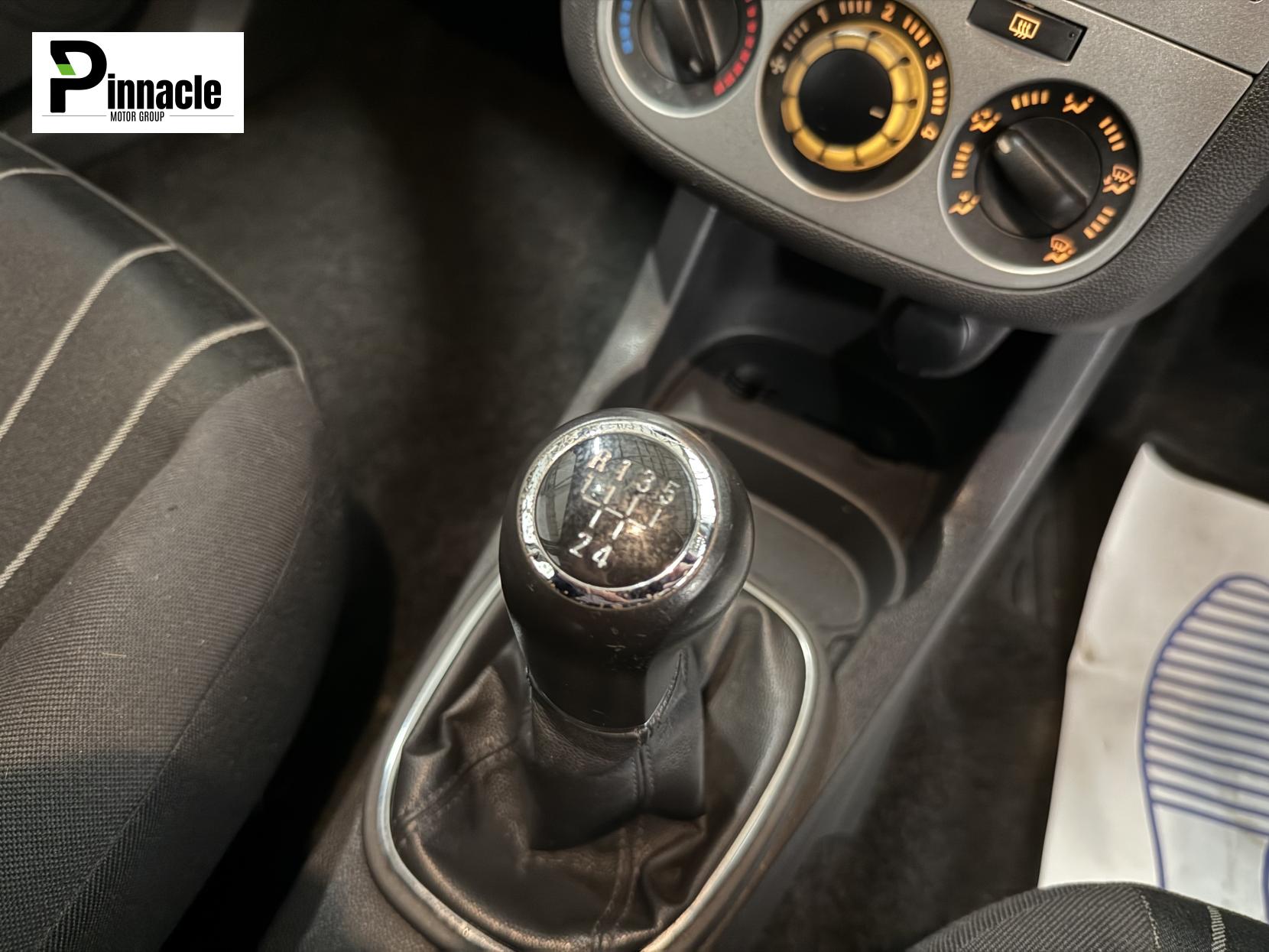 Vauxhall Corsa 1.2i 16v Exclusiv Hatchback 5dr Petrol Manual (124 g/km, 84 bhp)