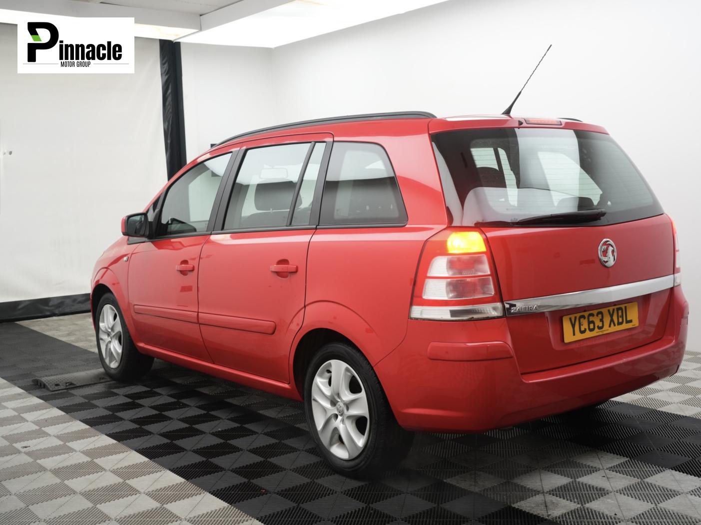 Vauxhall Zafira 1.8 16V Exclusiv MPV 5dr Petrol Manual Euro 5 (120 ps)