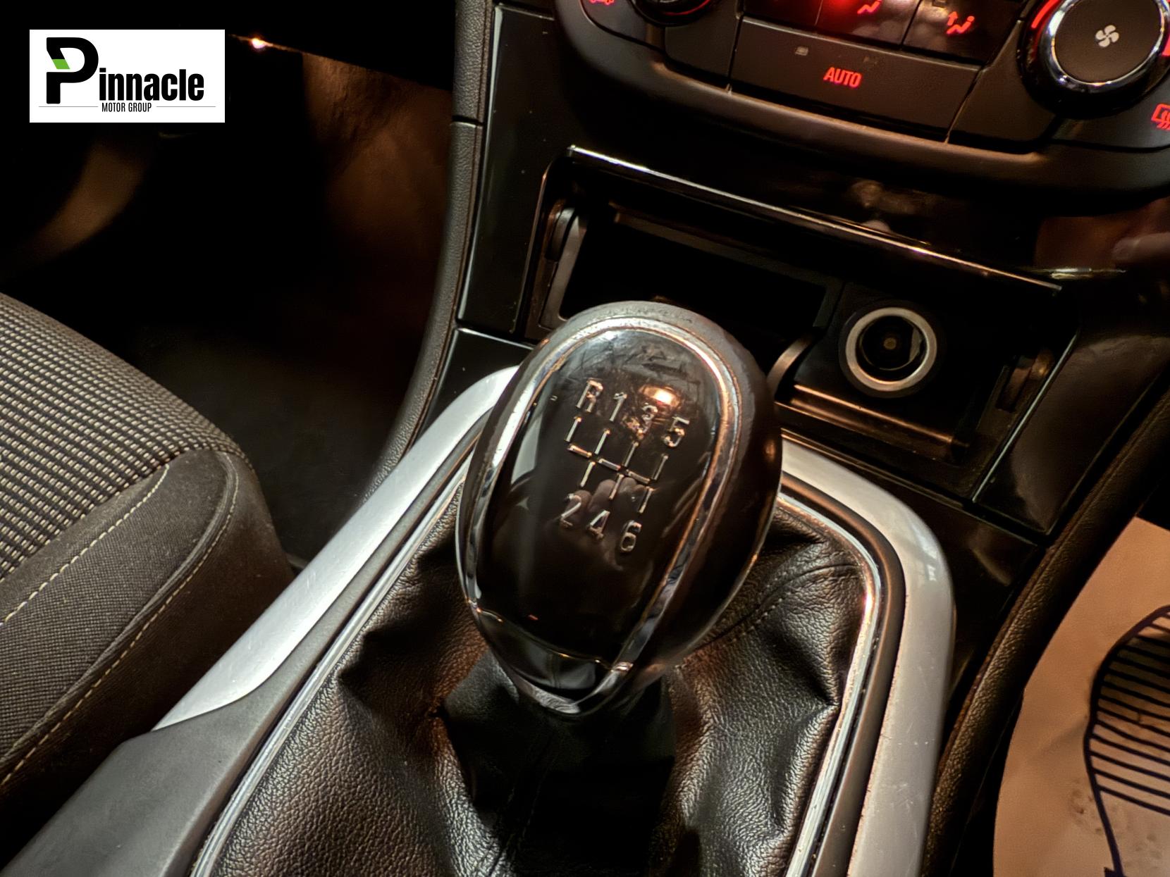 Vauxhall Insignia 2.0 CDTi ecoFLEX SRi Hatchback 5dr Diesel Manual Euro 5 (s/s) (160 ps)