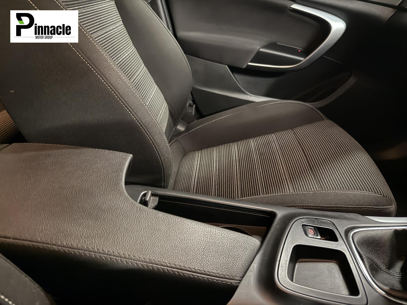 Vauxhall Insignia 2.0 CDTi ecoFLEX SRi Hatchback 5dr Diesel Manual Euro 5 (s/s) (160 ps)