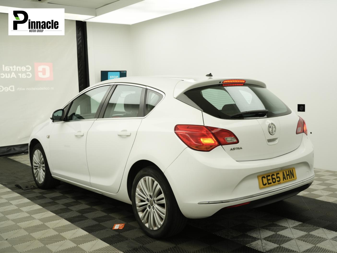 Vauxhall Astra 1.4i Excite Hatchback 5dr Petrol Manual Euro 6 (100 ps)