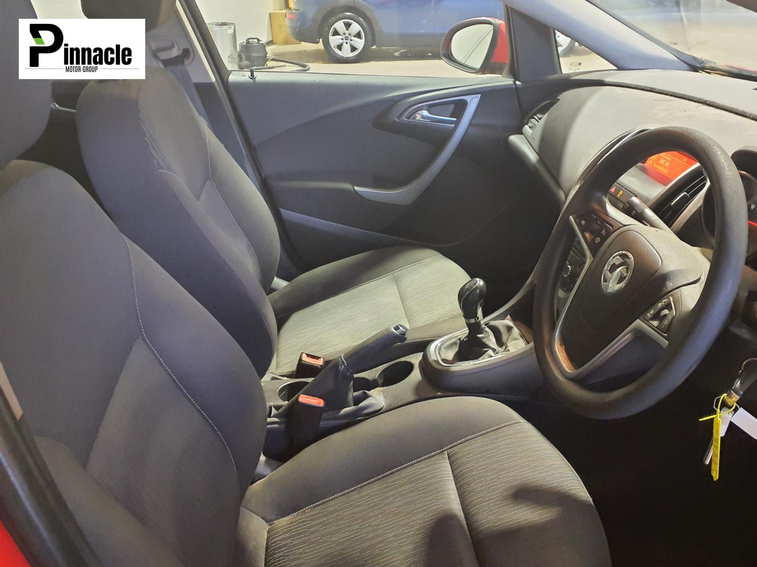 Vauxhall Astra 1.4 16v Design Hatchback 5dr Petrol Manual Euro 5 (100 ps)