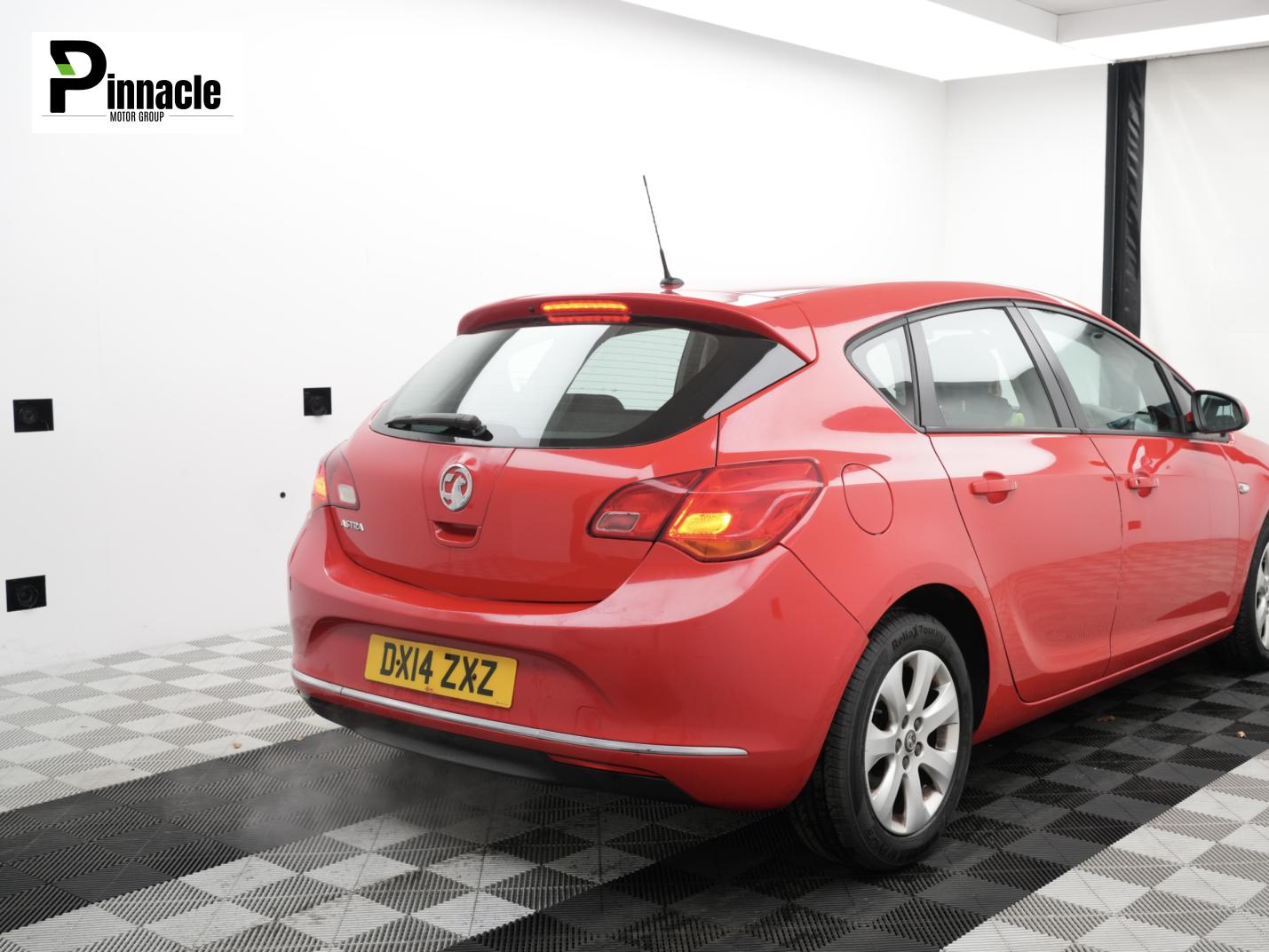Vauxhall Astra 1.4 16v Design Hatchback 5dr Petrol Manual Euro 5 (100 ps)