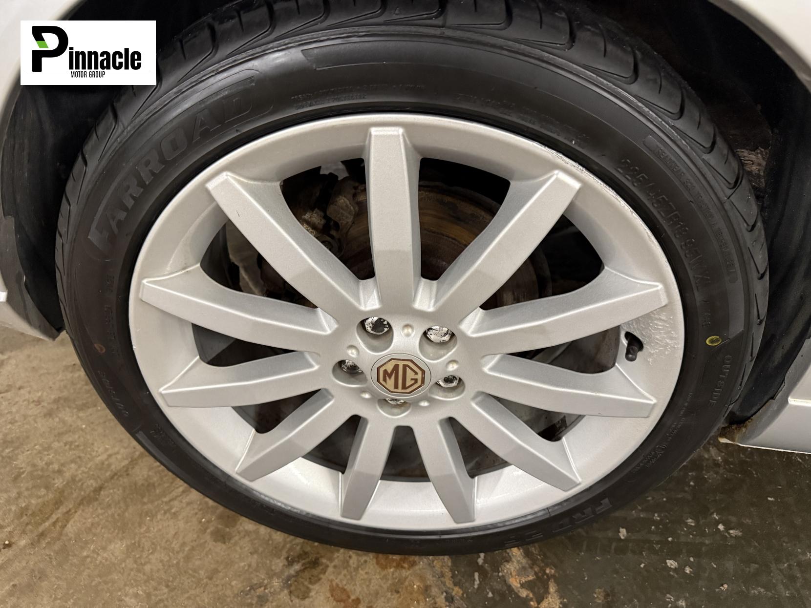 MG ZT 2.5 190 + Saloon 4dr Petrol Manual (239 g/km, 188 bhp)