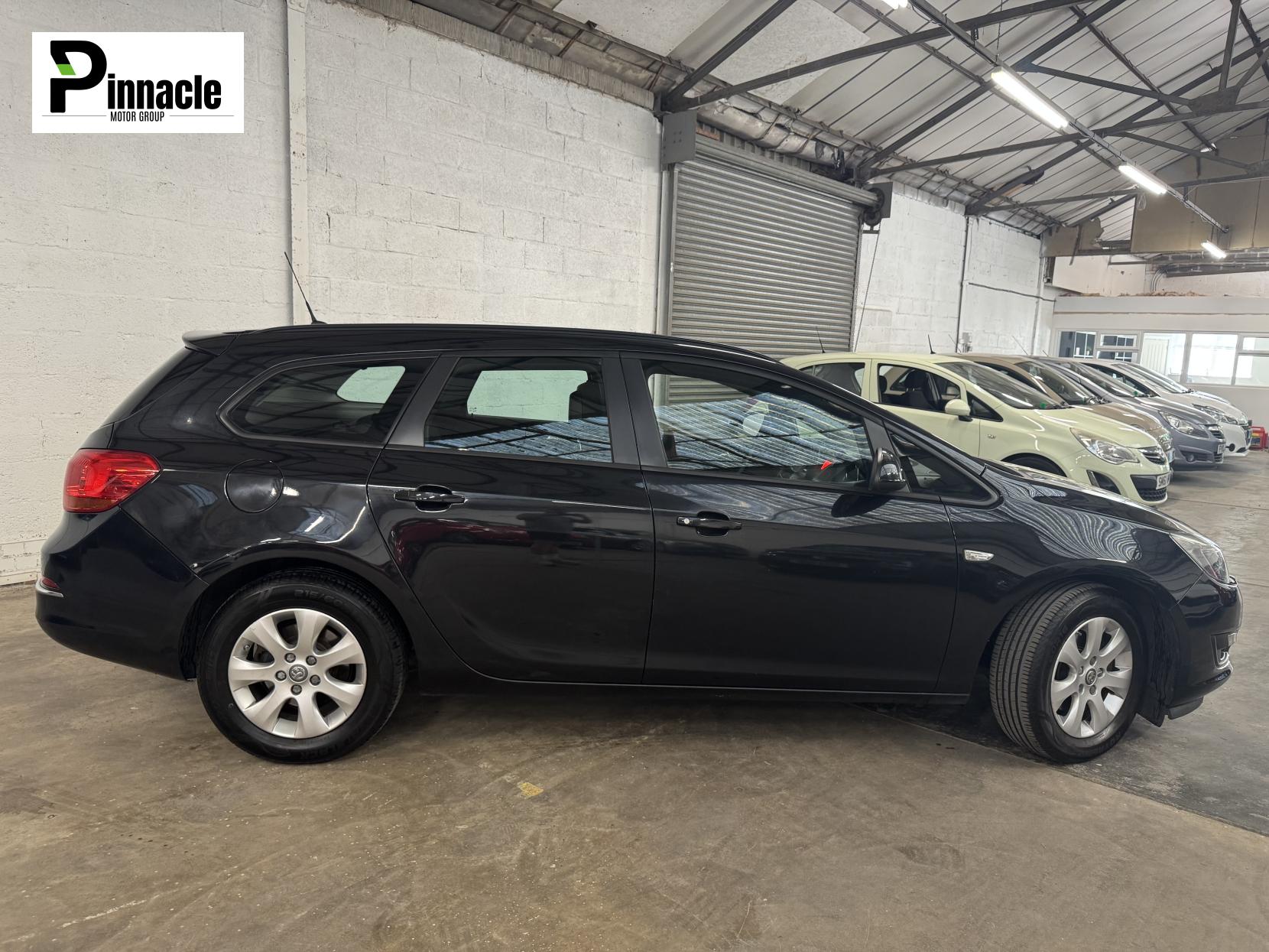 Vauxhall Astra 1.6 CDTi ecoFLEX Design Sports Tourer 5dr Diesel Manual Euro 6 (s/s) (110 ps)