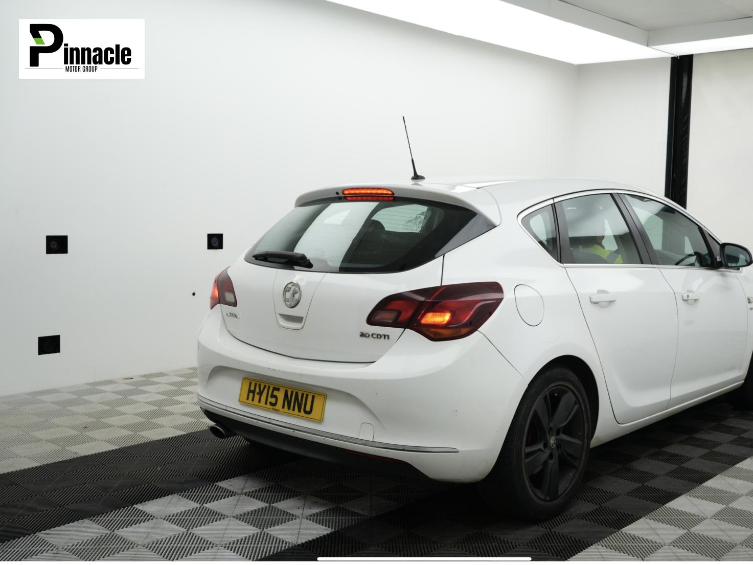 Vauxhall Astra 2.0 CDTi SRi Hatchback 5dr Diesel Auto Euro 5 (165 ps)