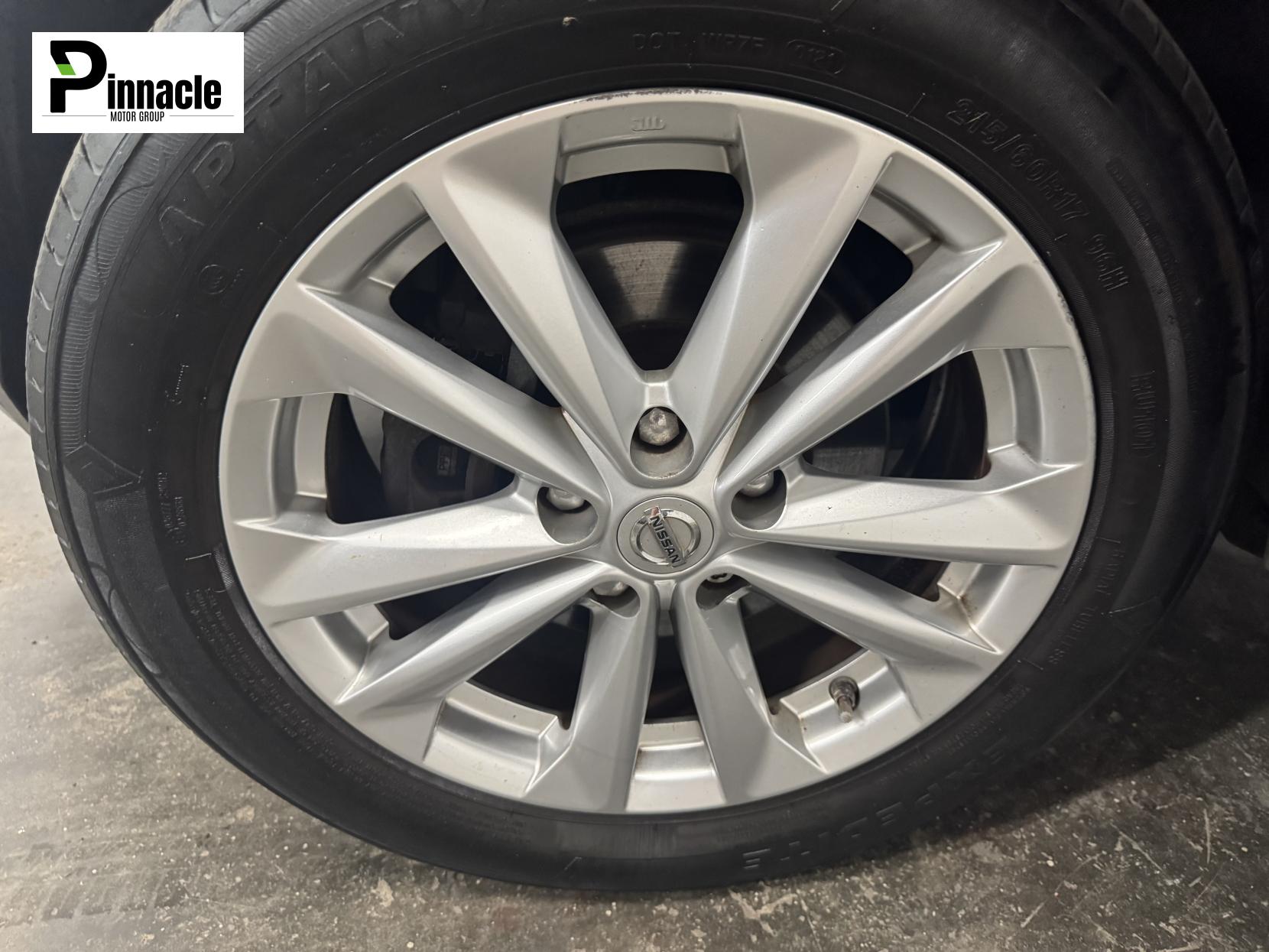 Nissan Qashqai 1.2 DIG-T Acenta Premium SUV 5dr Petrol Manual 2WD Euro 5 (s/s) (115 ps)