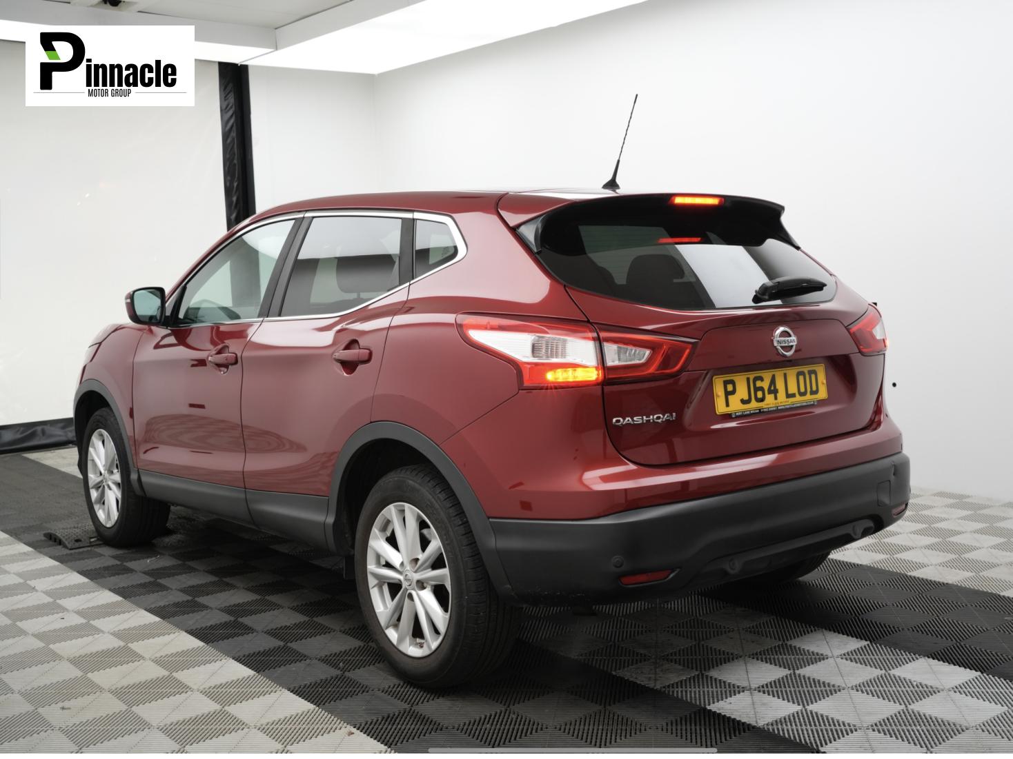 Nissan Qashqai 1.2 DIG-T Acenta Premium SUV 5dr Petrol Manual 2WD Euro 5 (s/s) (115 ps)