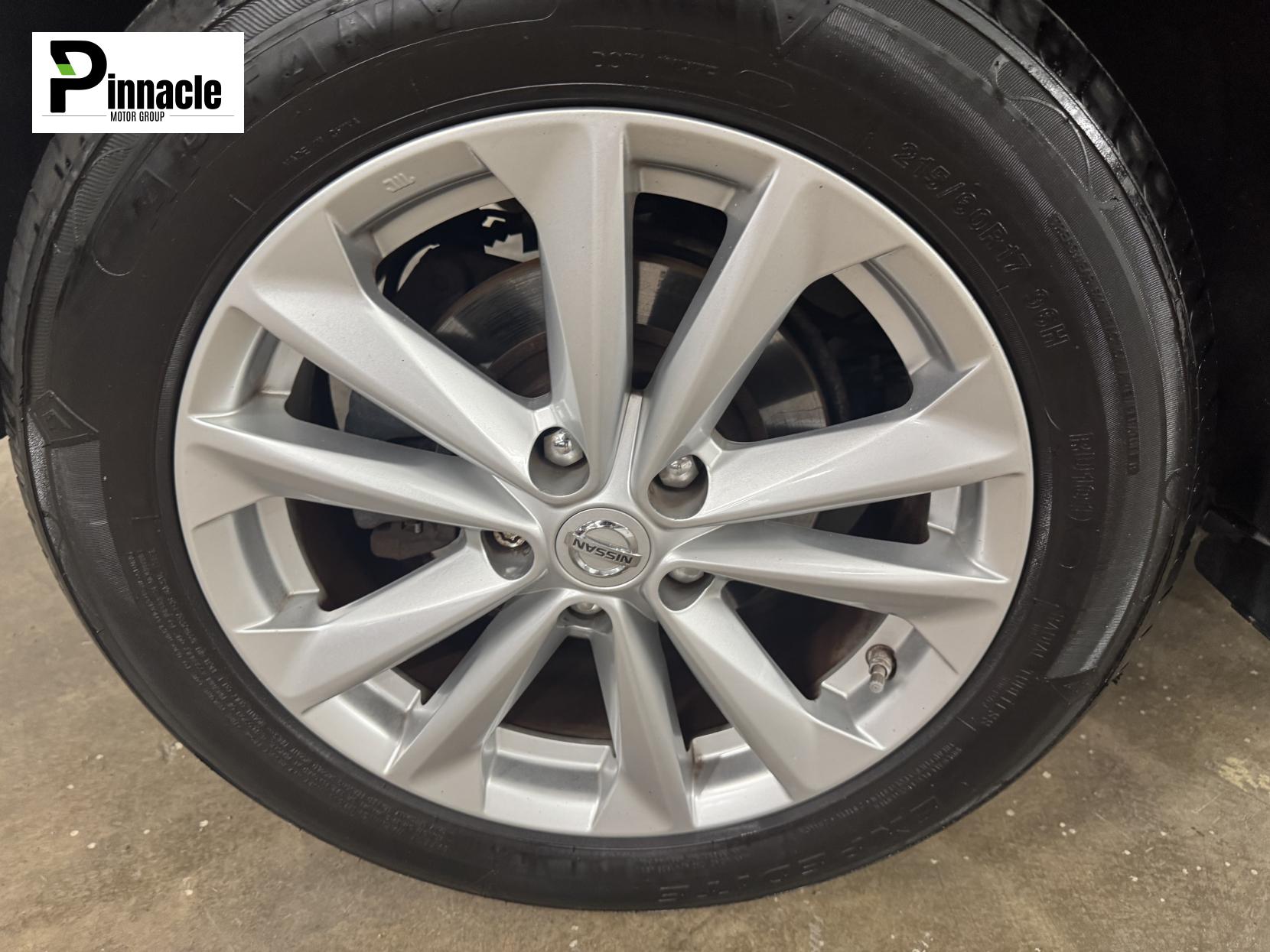 Nissan Qashqai 1.2 DIG-T Acenta Premium SUV 5dr Petrol Manual 2WD Euro 5 (s/s) (115 ps)