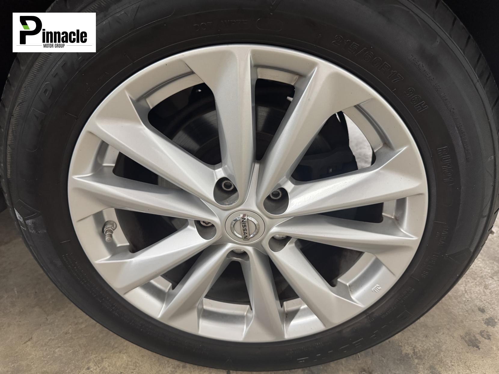 Nissan Qashqai 1.2 DIG-T Acenta Premium SUV 5dr Petrol Manual 2WD Euro 5 (s/s) (115 ps)