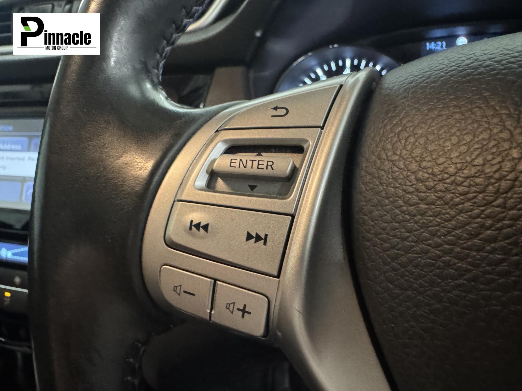 Nissan Qashqai 1.2 DIG-T Acenta Premium SUV 5dr Petrol Manual 2WD Euro 5 (s/s) (115 ps)