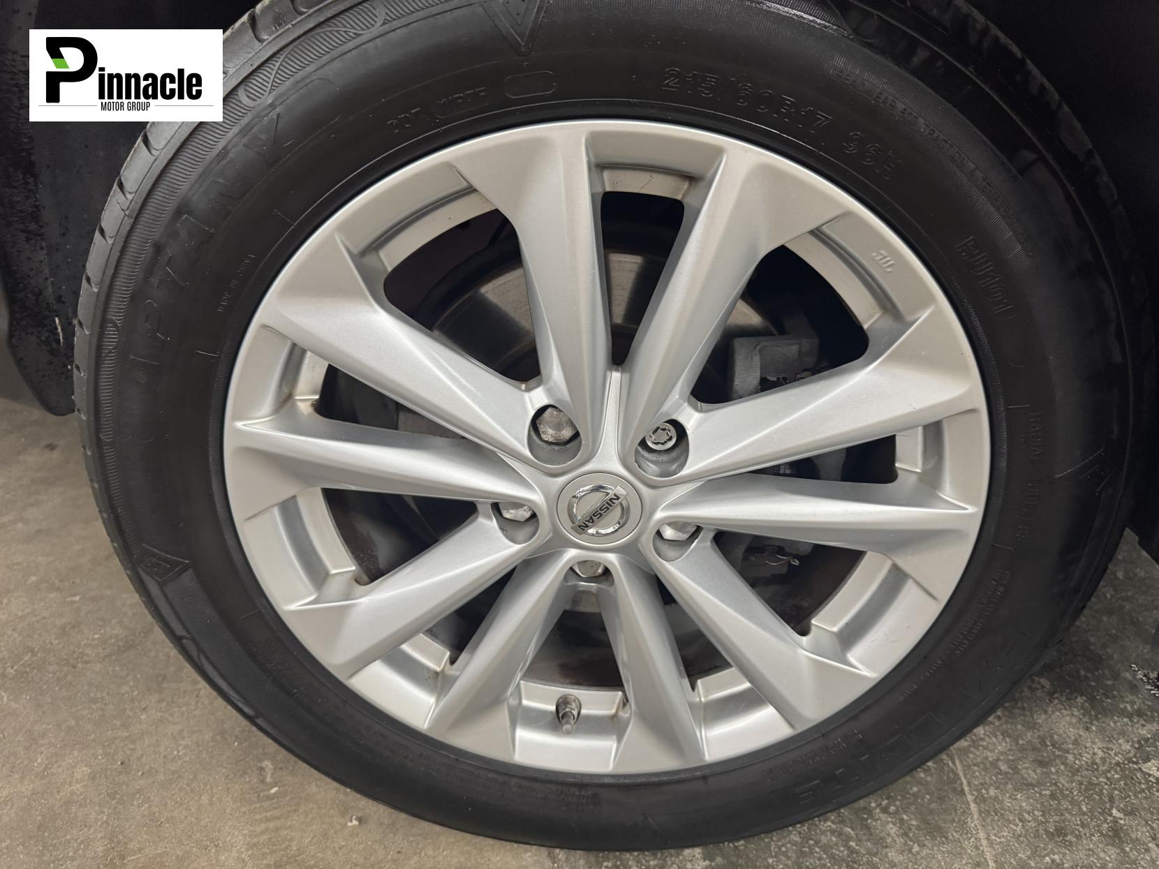 Nissan Qashqai 1.2 DIG-T Acenta Premium SUV 5dr Petrol Manual 2WD Euro 5 (s/s) (115 ps)