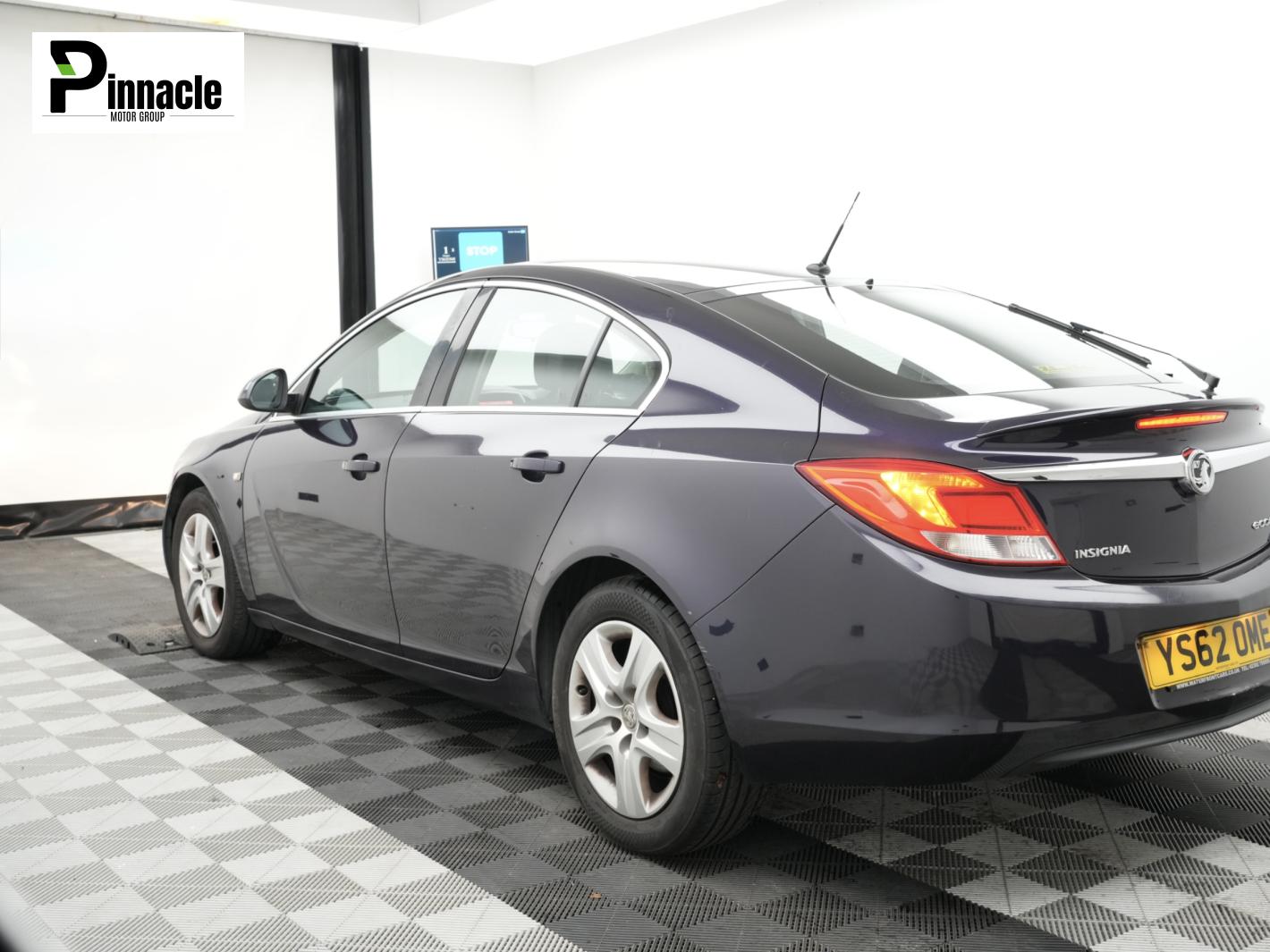 Vauxhall Insignia 2.0 CDTi ecoFLEX Exclusiv Hatchback 5dr Diesel Manual Euro 5 (s/s) (130 ps)