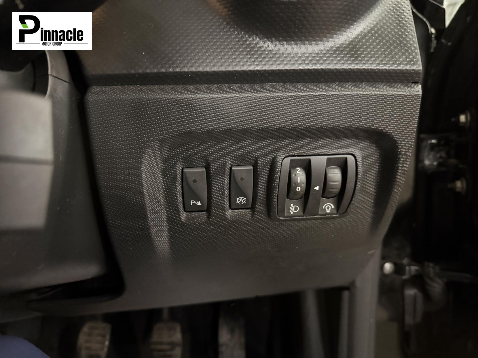 Renault Captur 0.9 TCe ENERGY Dynamique S Nav SUV 5dr Petrol Manual Euro 6 (s/s) (90 ps)