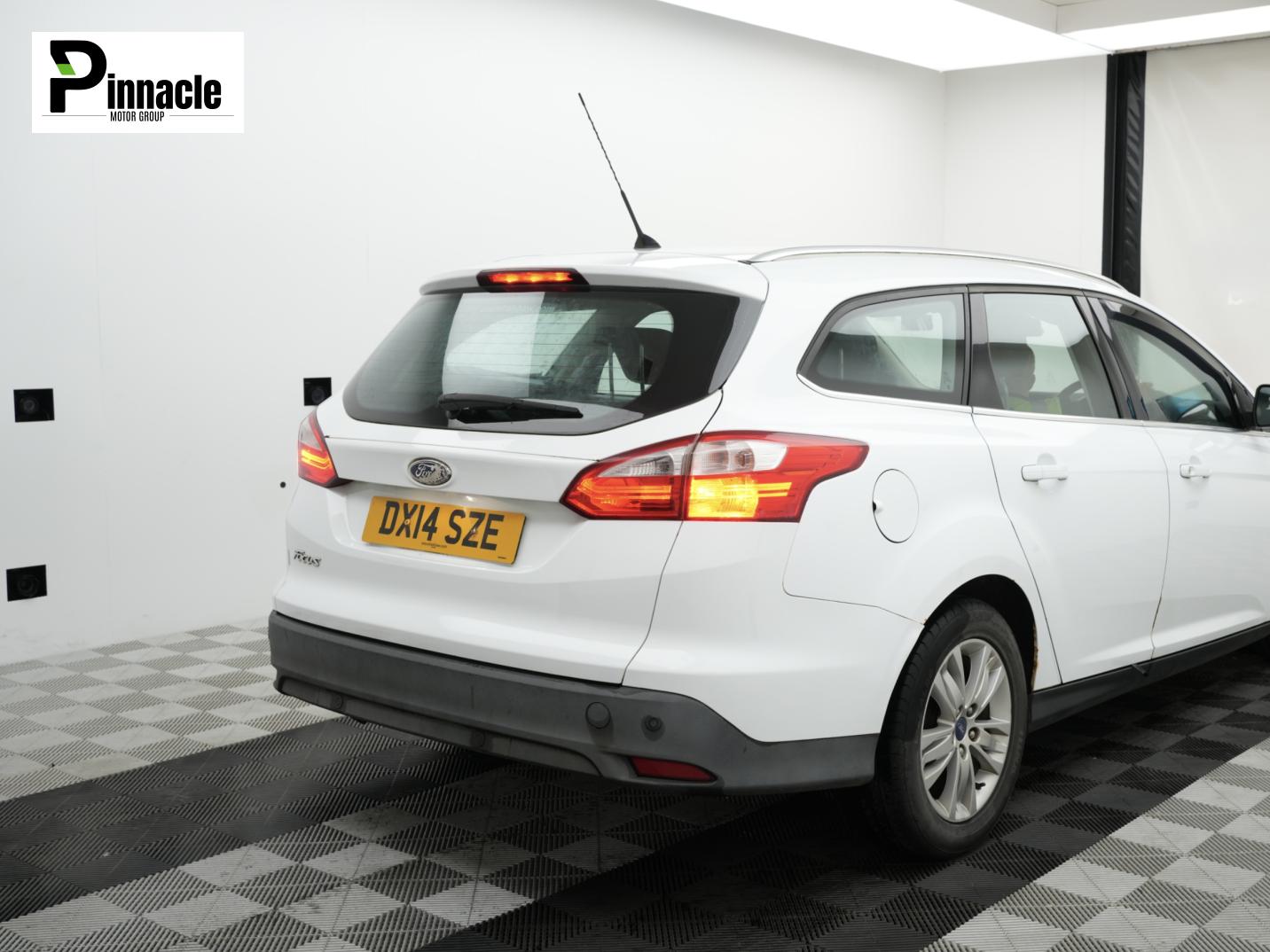 Ford Focus 1.6 TDCi Titanium Navigator Estate 5dr Diesel Manual Euro 5 (s/s) (115 ps)
