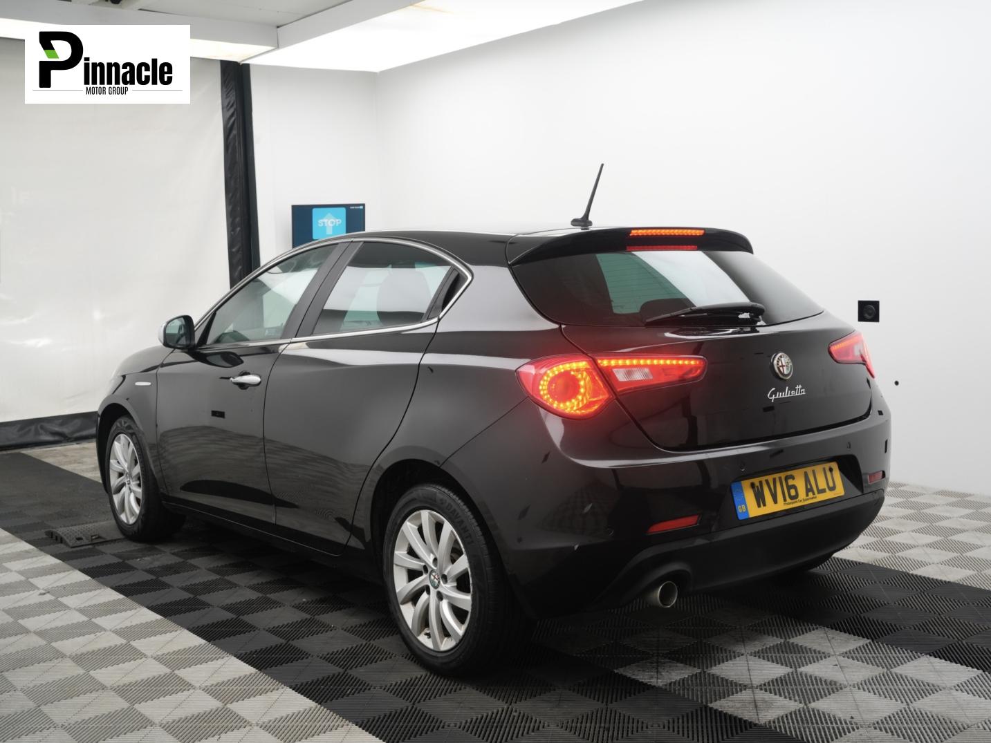 Alfa Romeo Giulietta 1.6 JTDM-2 Business Edition Hatchback 5dr Diesel Manual Euro 6 (s/s) (120 bhp)