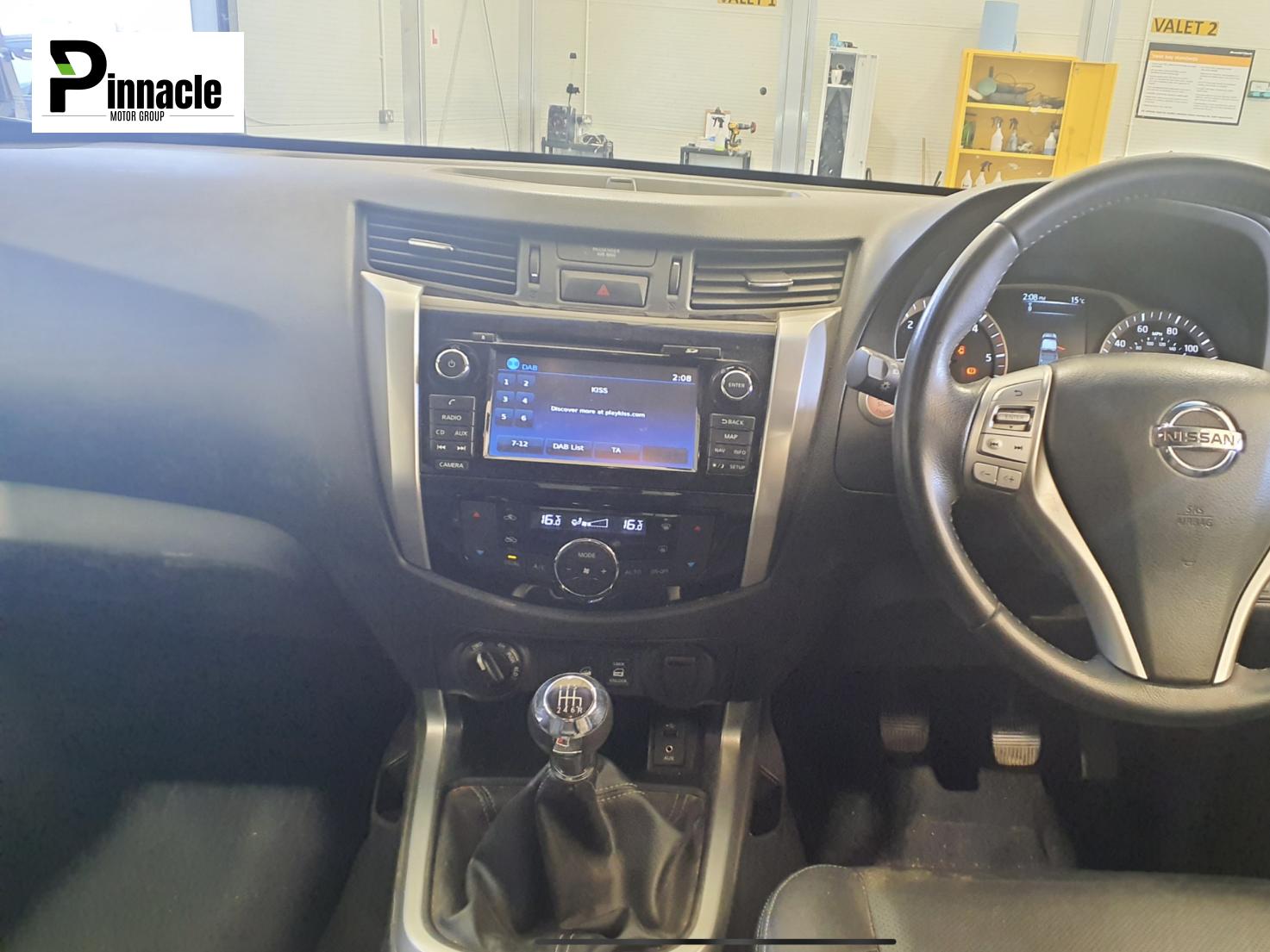 Nissan Navara 2.3 dCi Tekna Pickup Double Cab 4dr Diesel Manual 4WD Euro 6 (s/s) (190 ps)