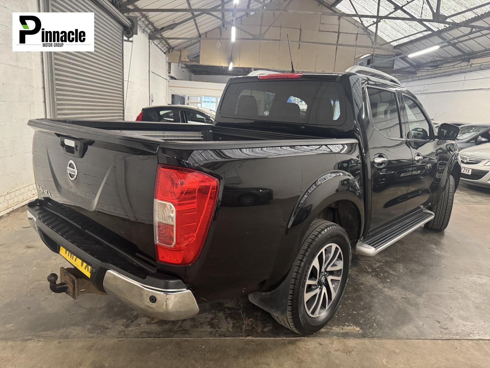Nissan Navara 2.3 dCi Tekna Pickup Double Cab 4dr Diesel Manual 4WD Euro 6 (s/s) (190 ps)