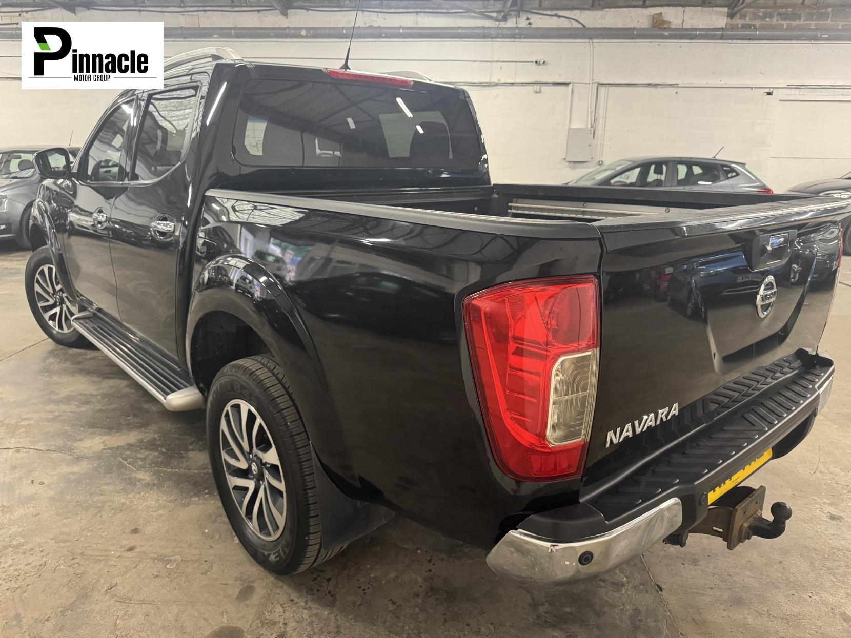 Nissan Navara 2.3 dCi Tekna Pickup Double Cab 4dr Diesel Manual 4WD Euro 6 (s/s) (190 ps)