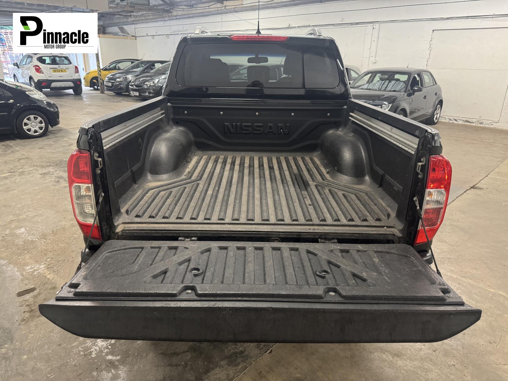 Nissan Navara 2.3 dCi Tekna Pickup Double Cab 4dr Diesel Manual 4WD Euro 6 (s/s) (190 ps)