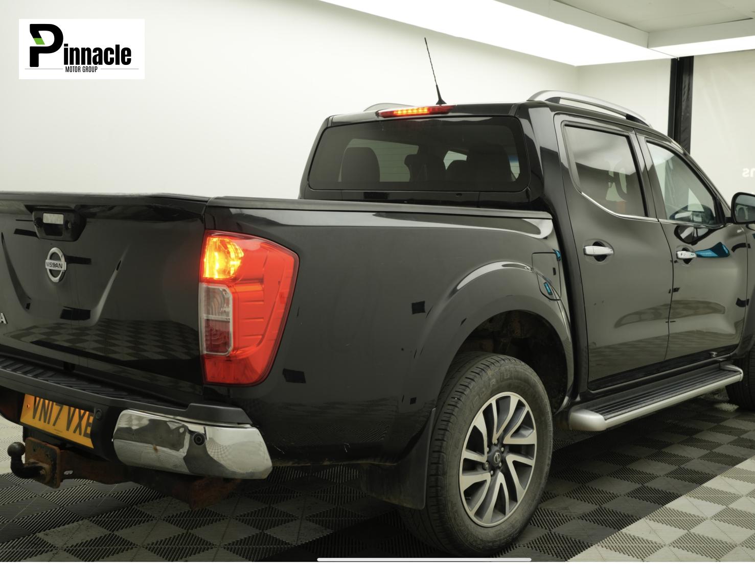 Nissan Navara 2.3 dCi Tekna Pickup Double Cab 4dr Diesel Manual 4WD Euro 6 (s/s) (190 ps)