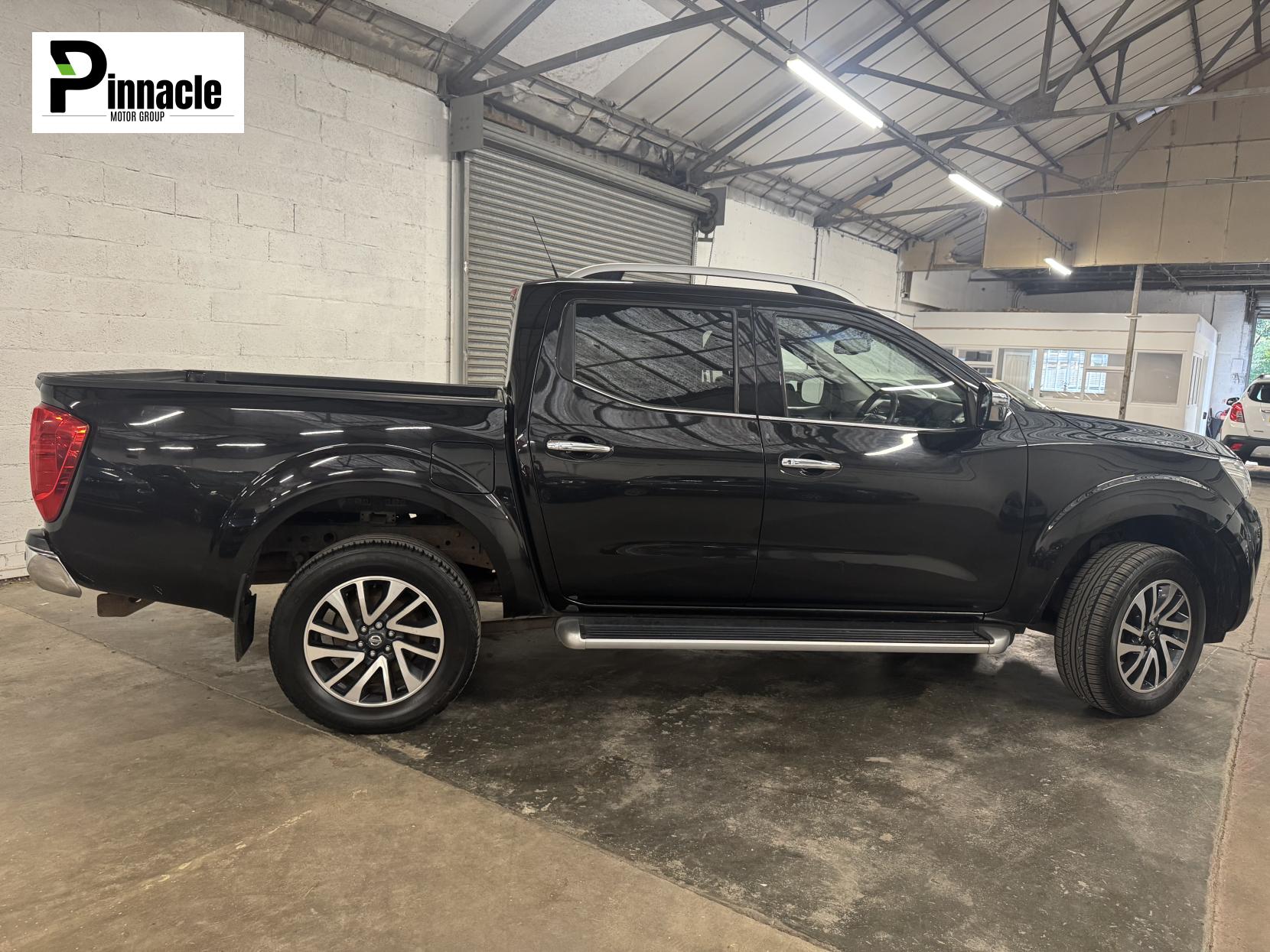 Nissan Navara 2.3 dCi Tekna Pickup Double Cab 4dr Diesel Manual 4WD Euro 6 (s/s) (190 ps)