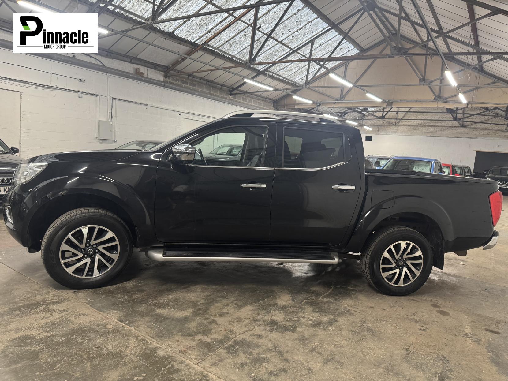 Nissan Navara 2.3 dCi Tekna Pickup Double Cab 4dr Diesel Manual 4WD Euro 6 (s/s) (190 ps)