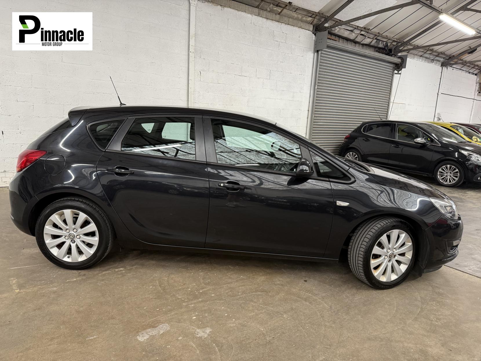 Vauxhall Astra 1.6i Design Hatchback 5dr Petrol Manual Euro 6 (115 ps)