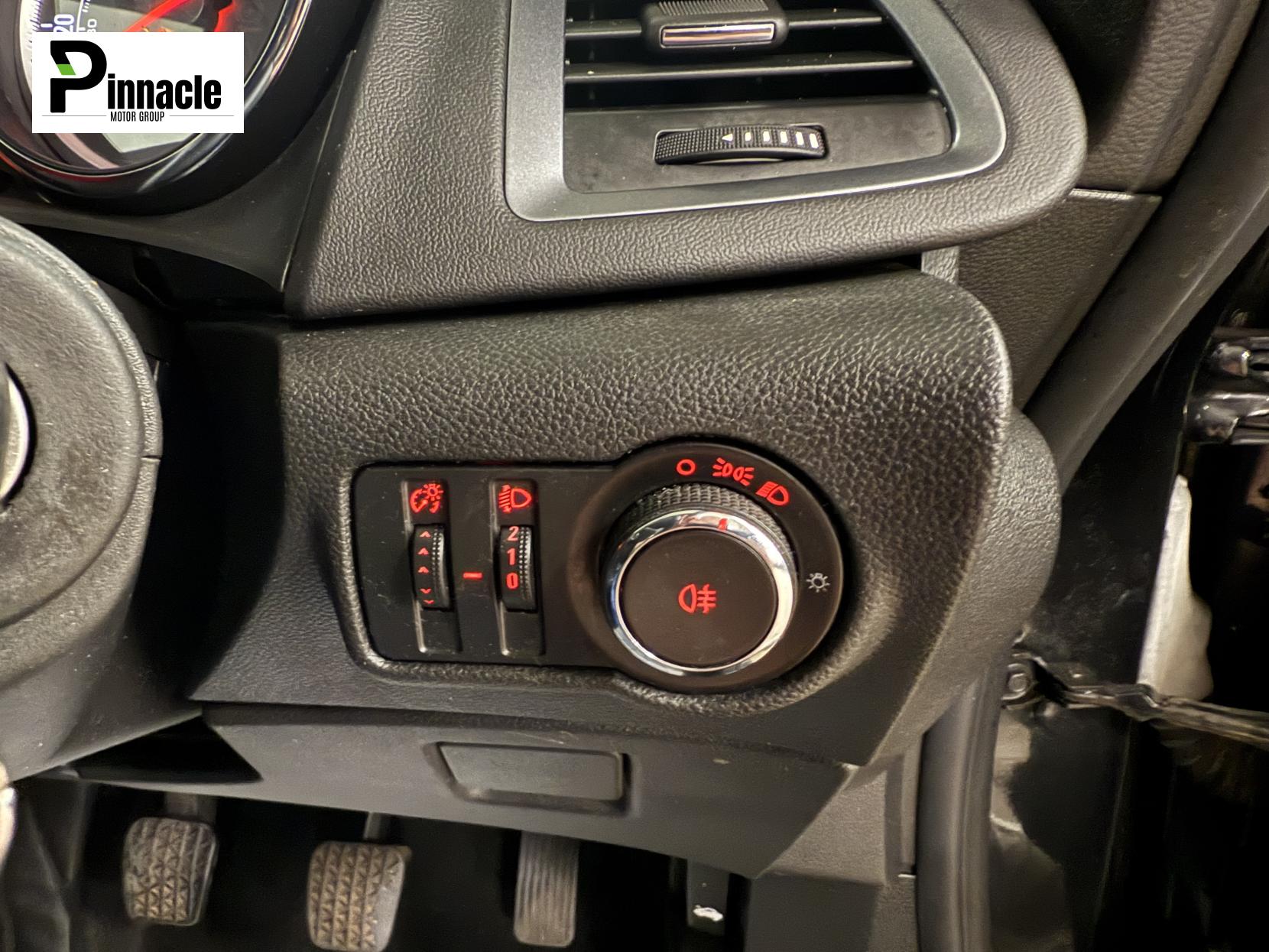Vauxhall Astra 1.6i Design Hatchback 5dr Petrol Manual Euro 6 (115 ps)