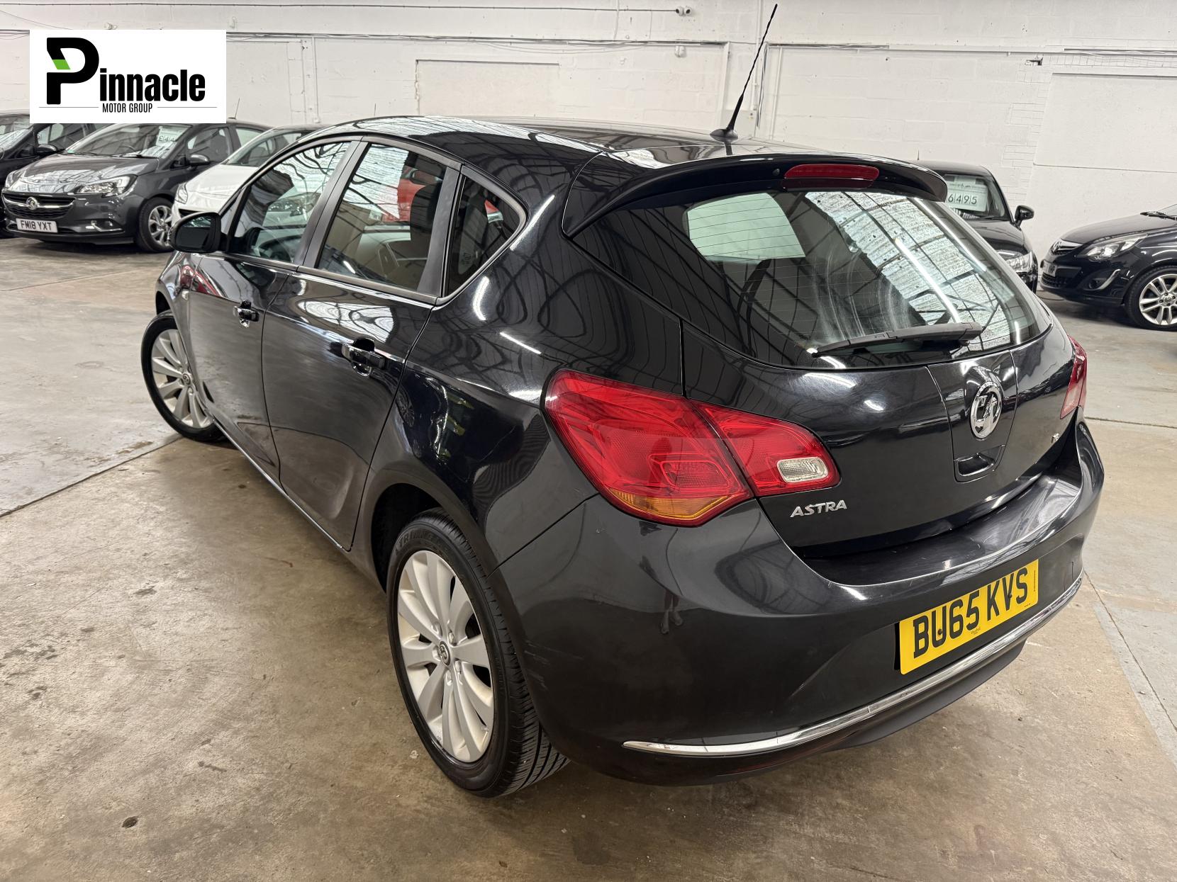 Vauxhall Astra 1.6i Design Hatchback 5dr Petrol Manual Euro 6 (115 ps)