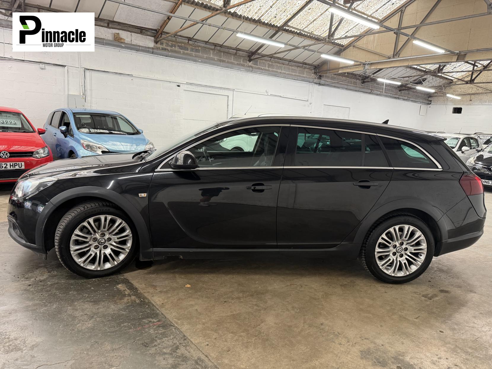 Vauxhall Insignia 2.0 CDTi Nav Country Tourer 5dr Diesel Auto 4WD Euro 5 (163 ps)