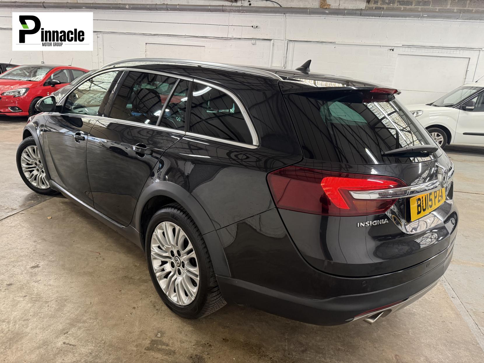 Vauxhall Insignia 2.0 CDTi Nav Country Tourer 5dr Diesel Auto 4WD Euro 5 (163 ps)